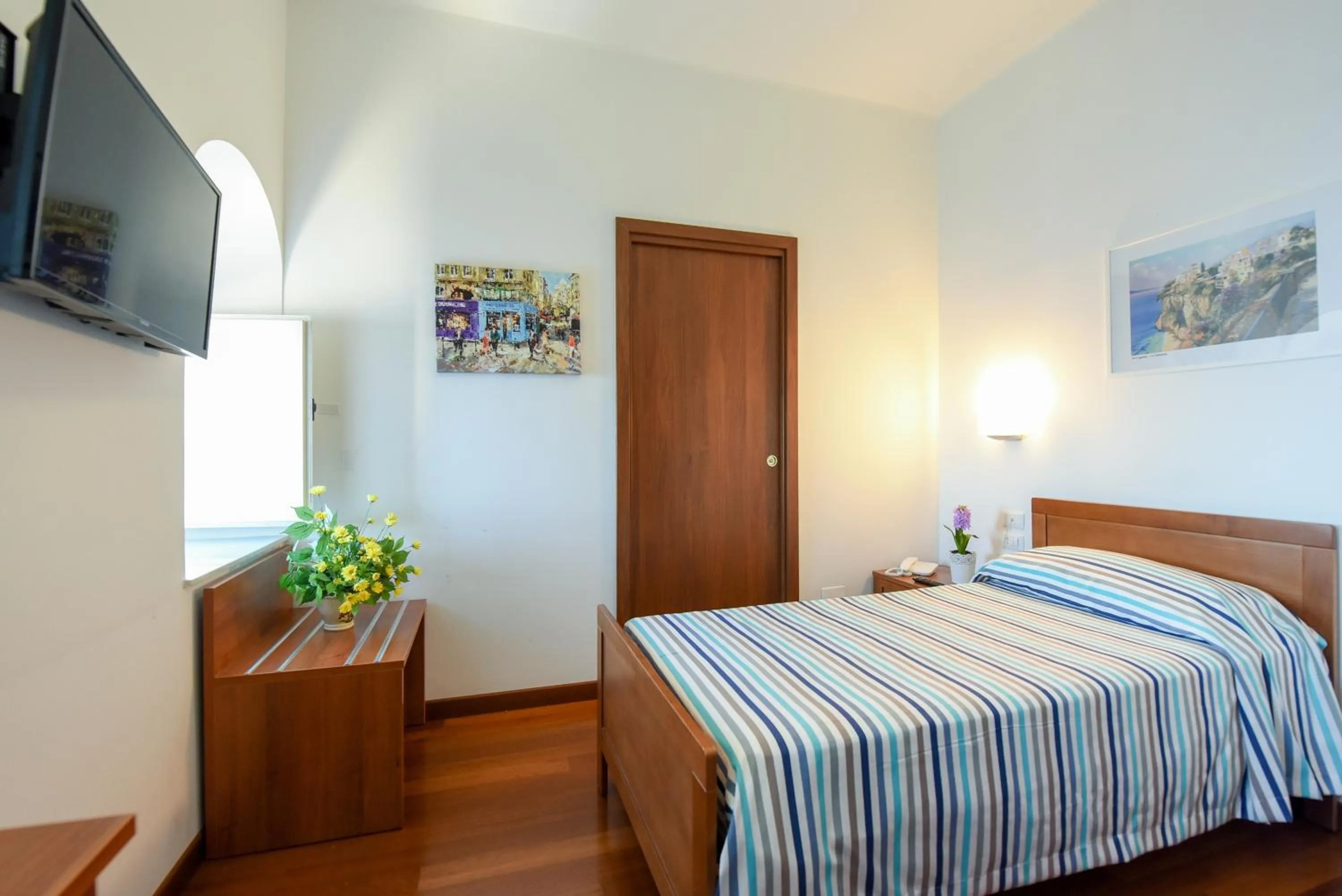 Bedroom, Bed in Villa Crawford