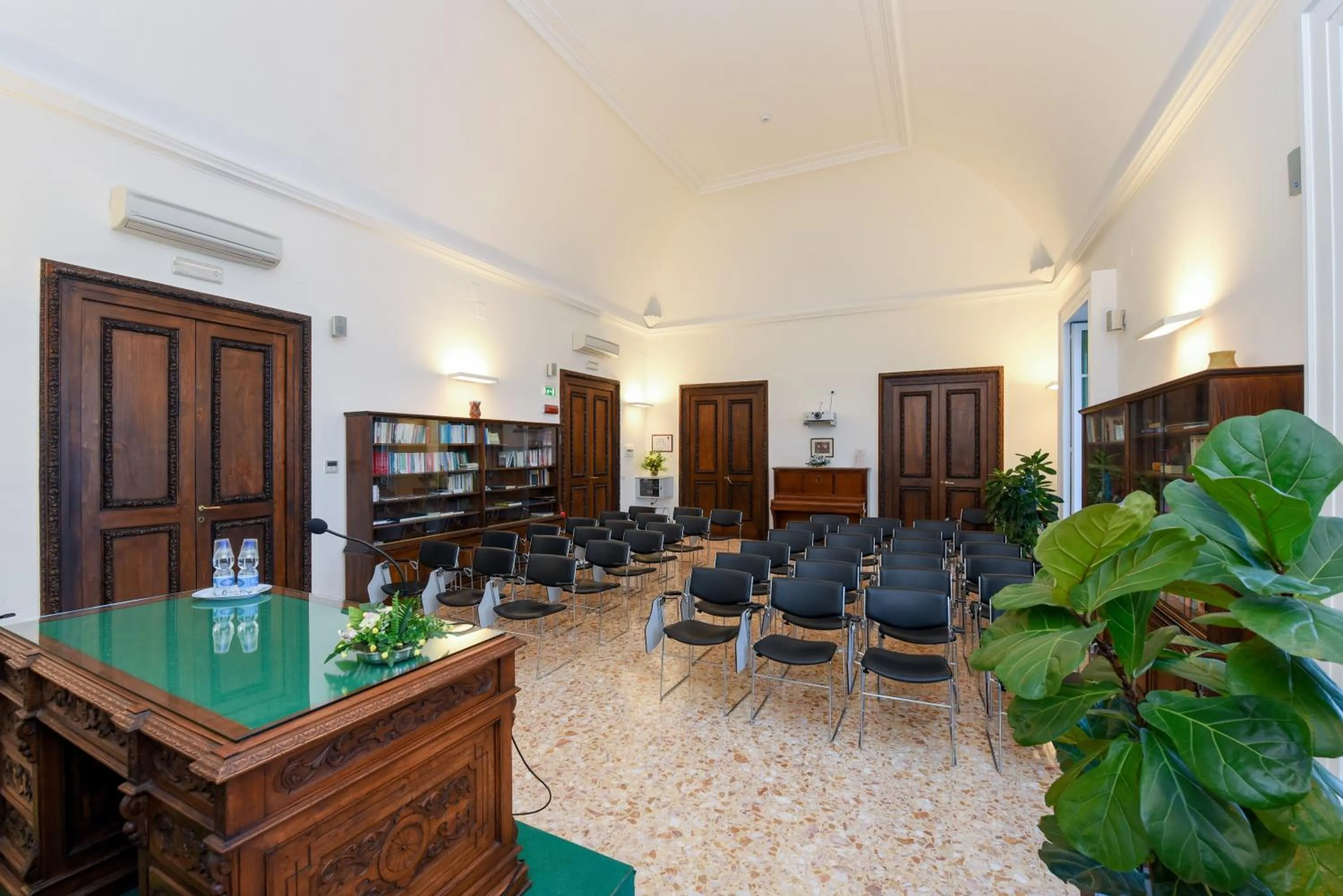 Meeting/conference room in Villa Crawford