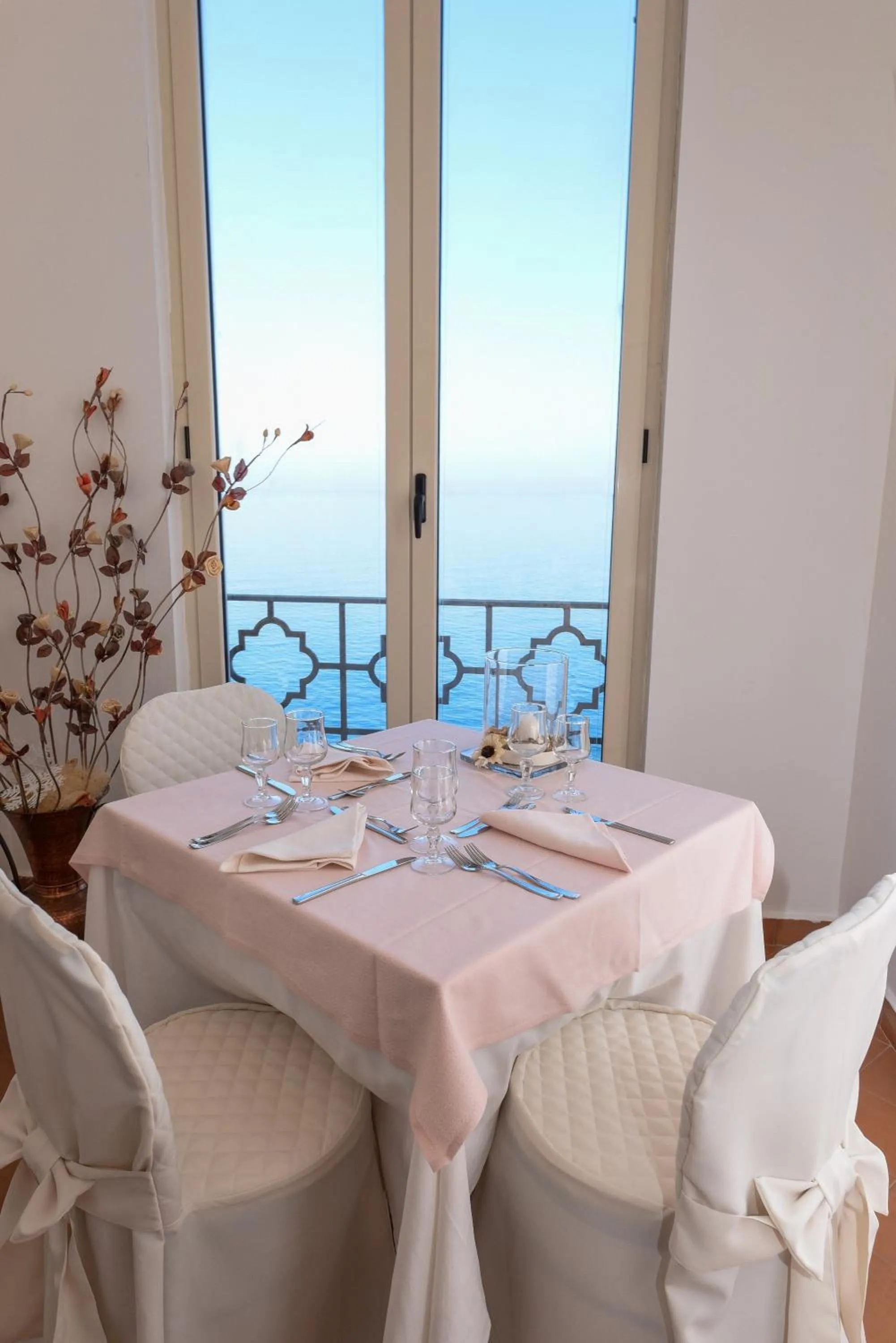 Restaurant/places to eat in Villa Crawford