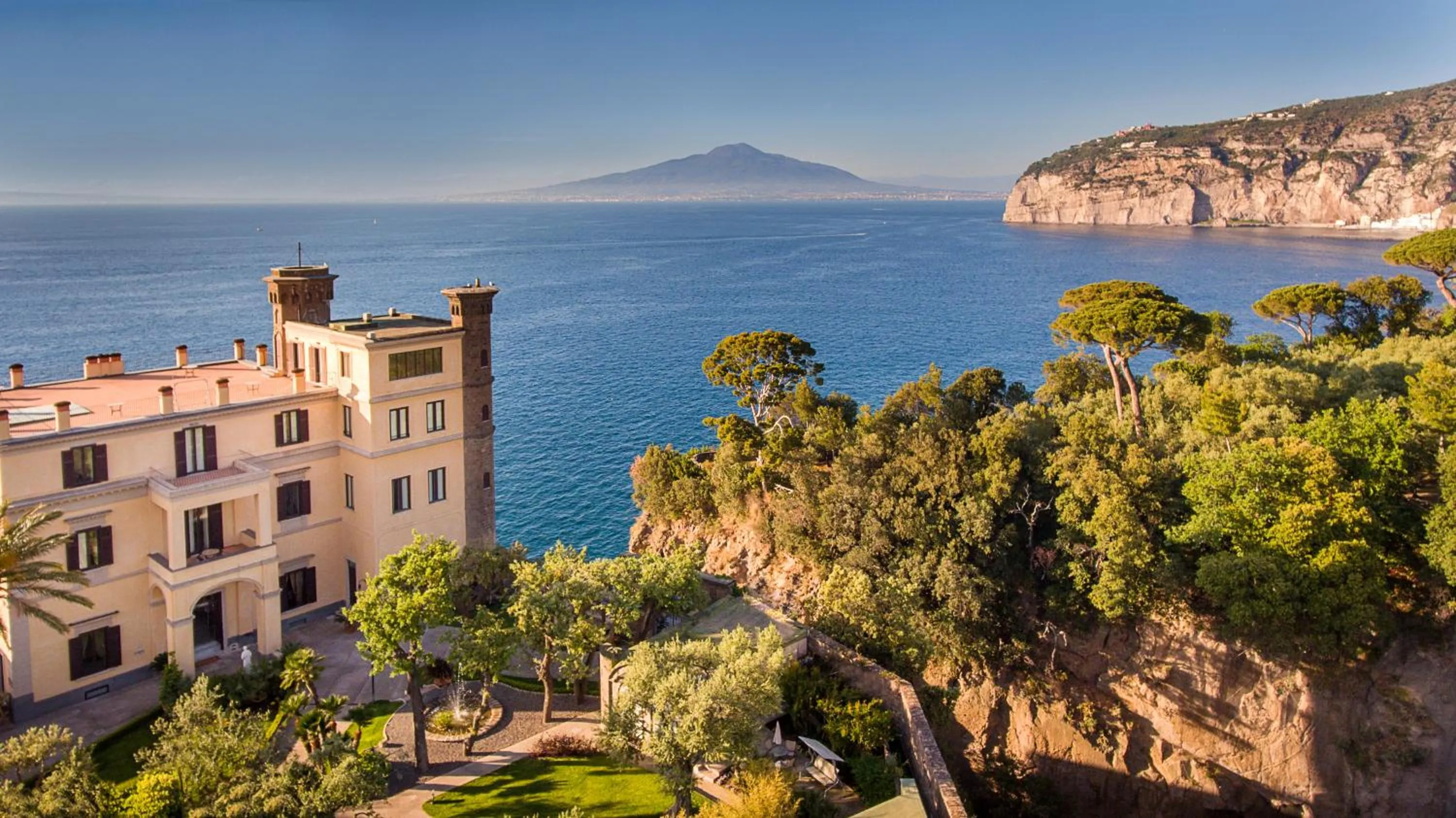 Facade/entrance in Villa Crawford