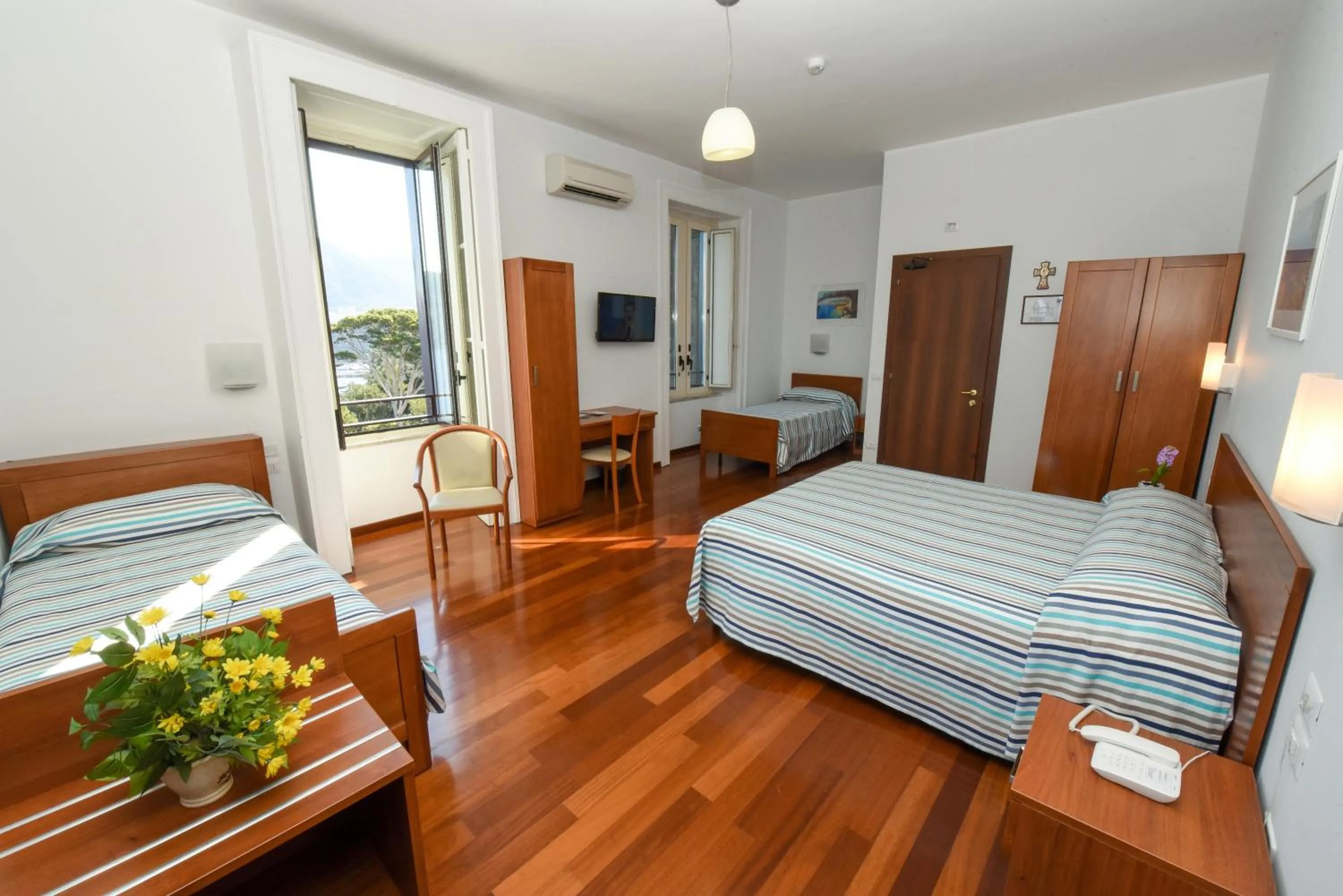 Bedroom, Bed in Villa Crawford