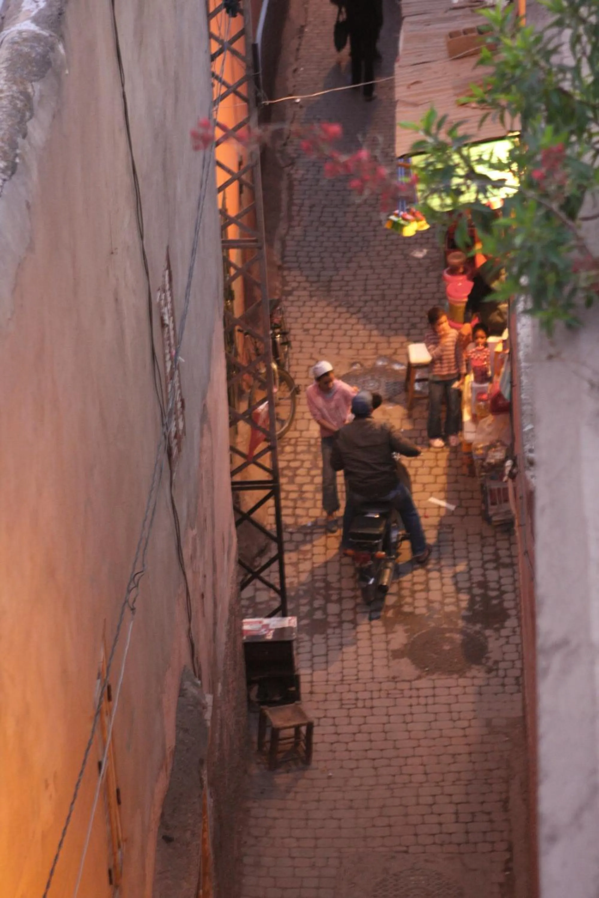 Area and facilities in Dar Crystal