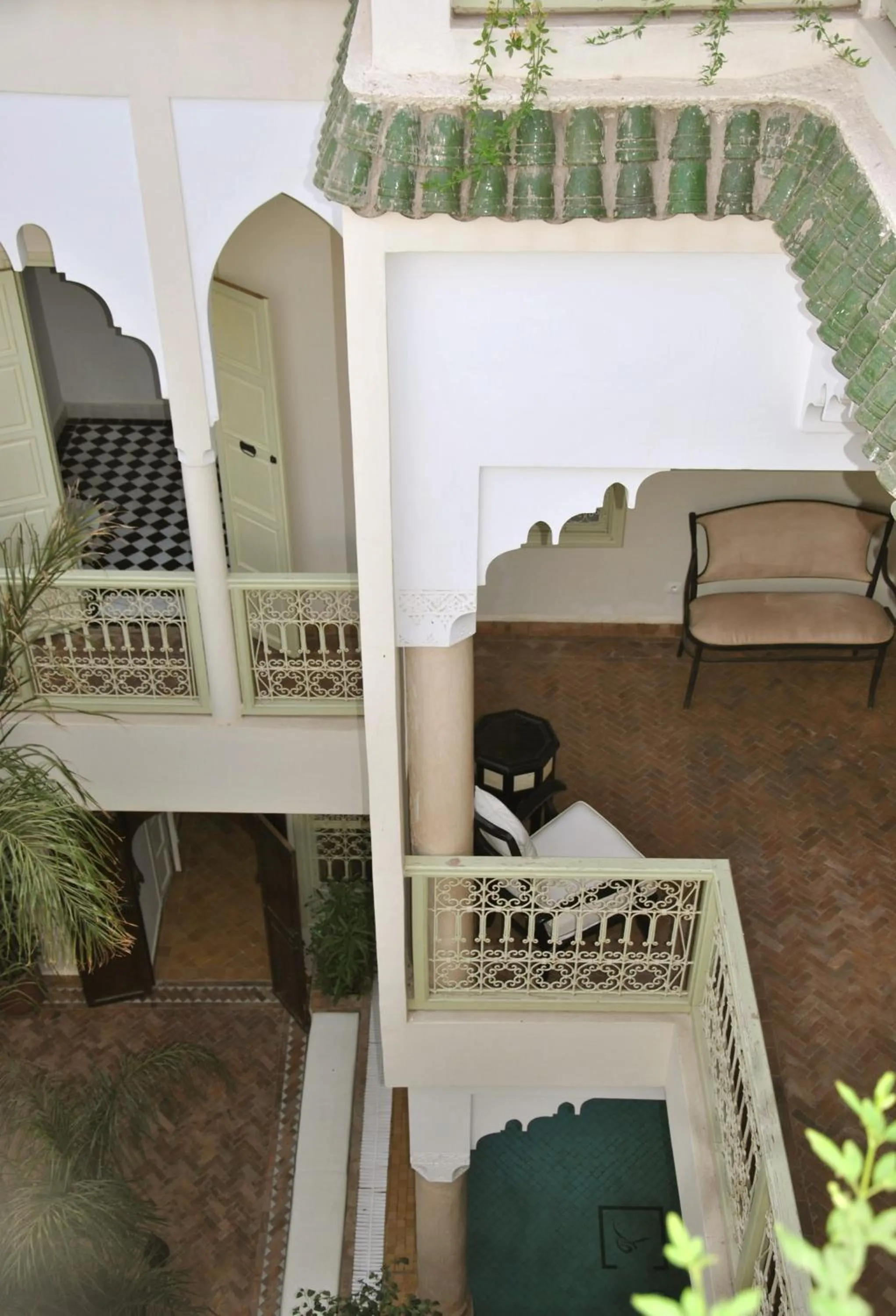 Photo of the whole room in Dar Crystal