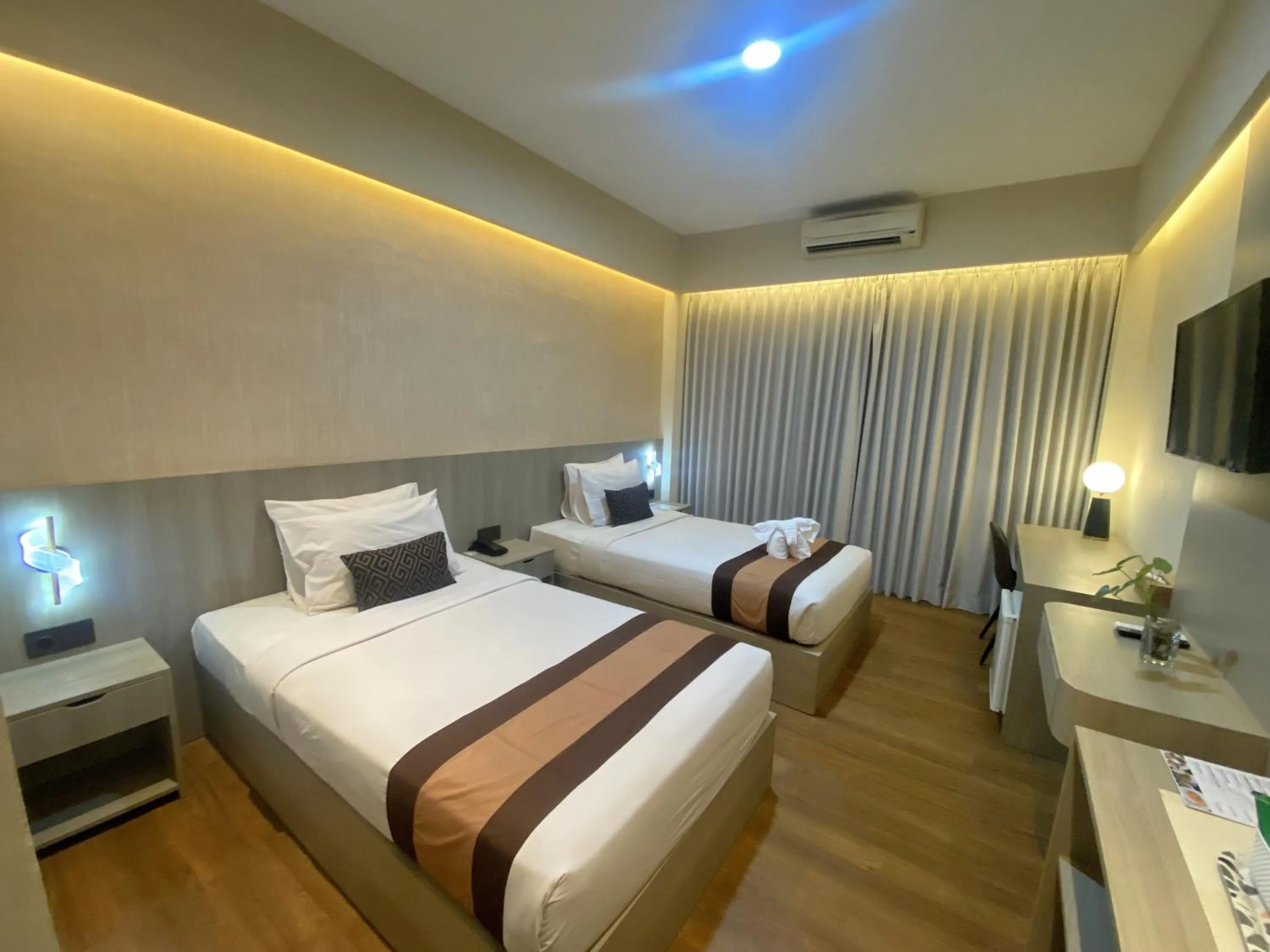 Bedroom, Bed in Grand Santhi Hotel