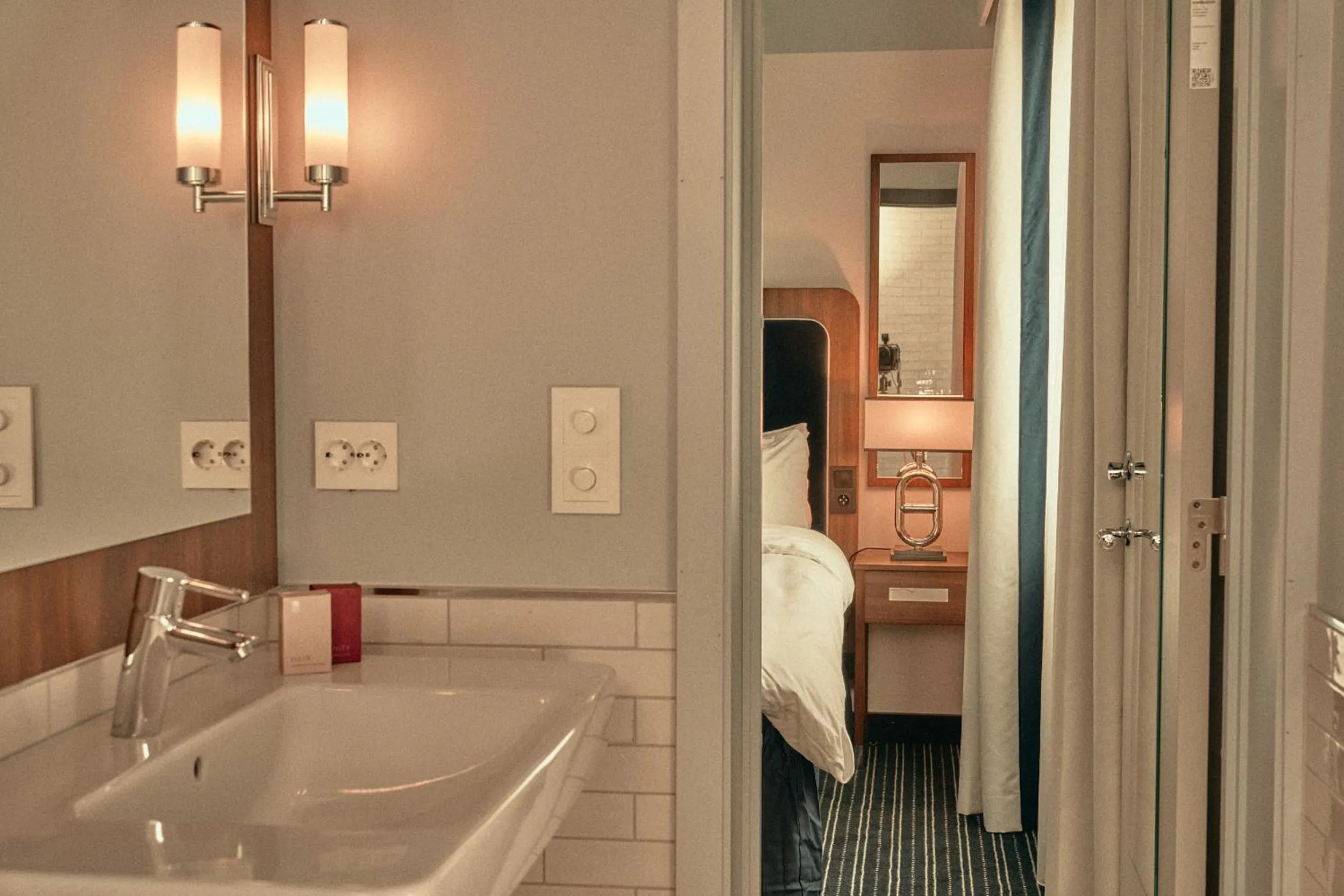 Bathroom, Bed in Hotel Klubben