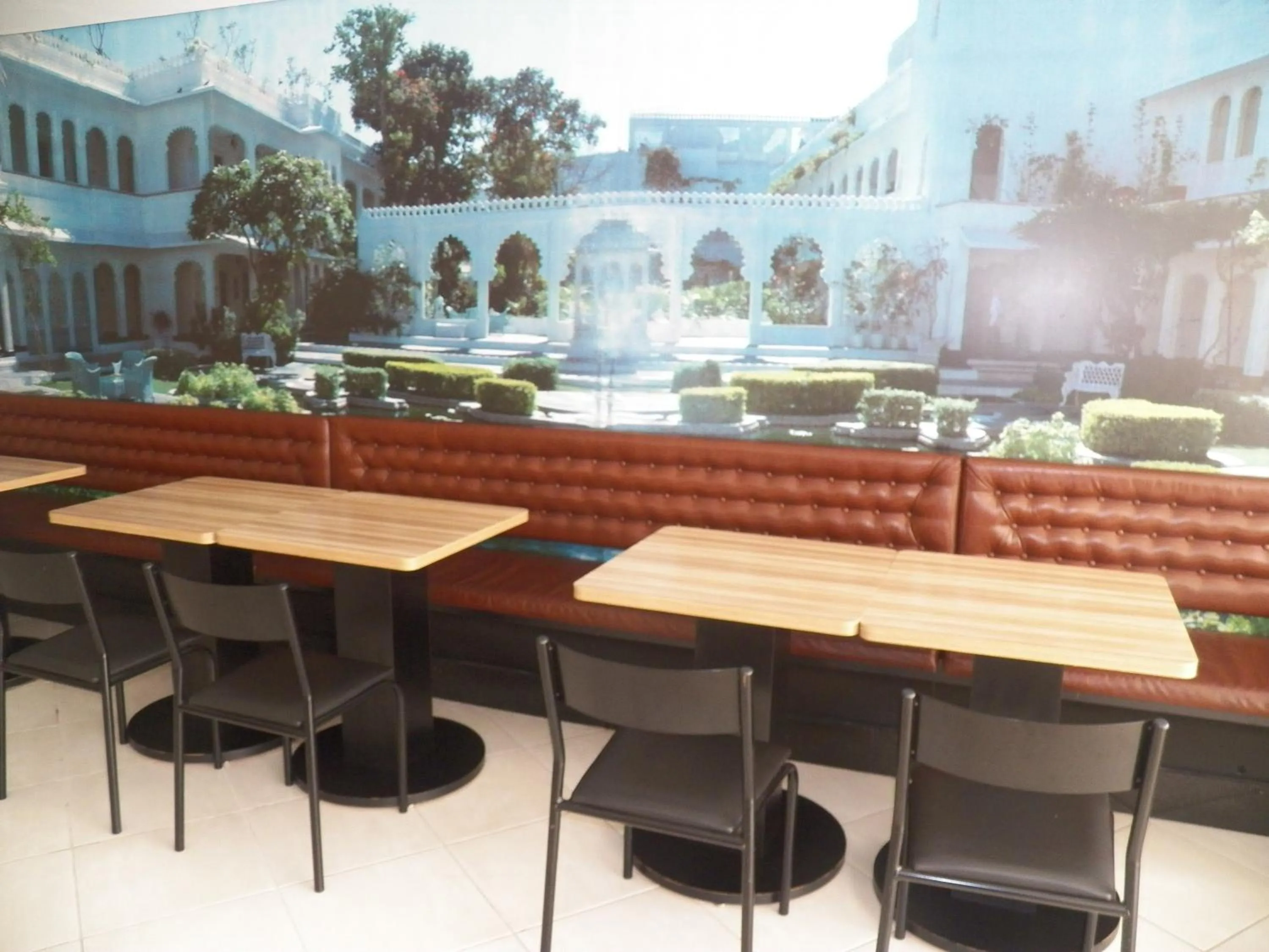 Restaurant/places to eat in Passer Hotel
