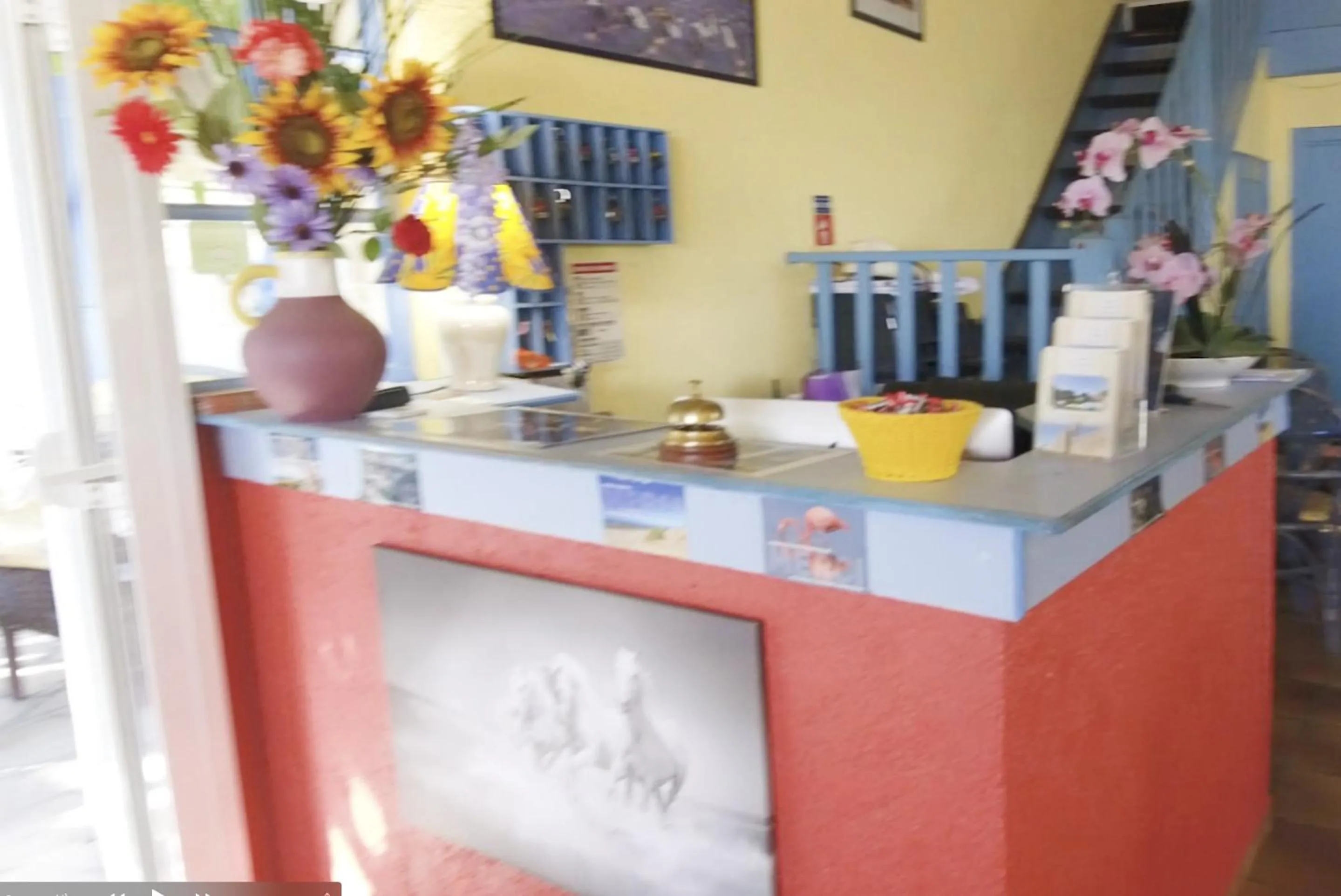 Lobby or reception in Hotel Des 4 Vents "Esprit Camargue" Parking Privé securisé