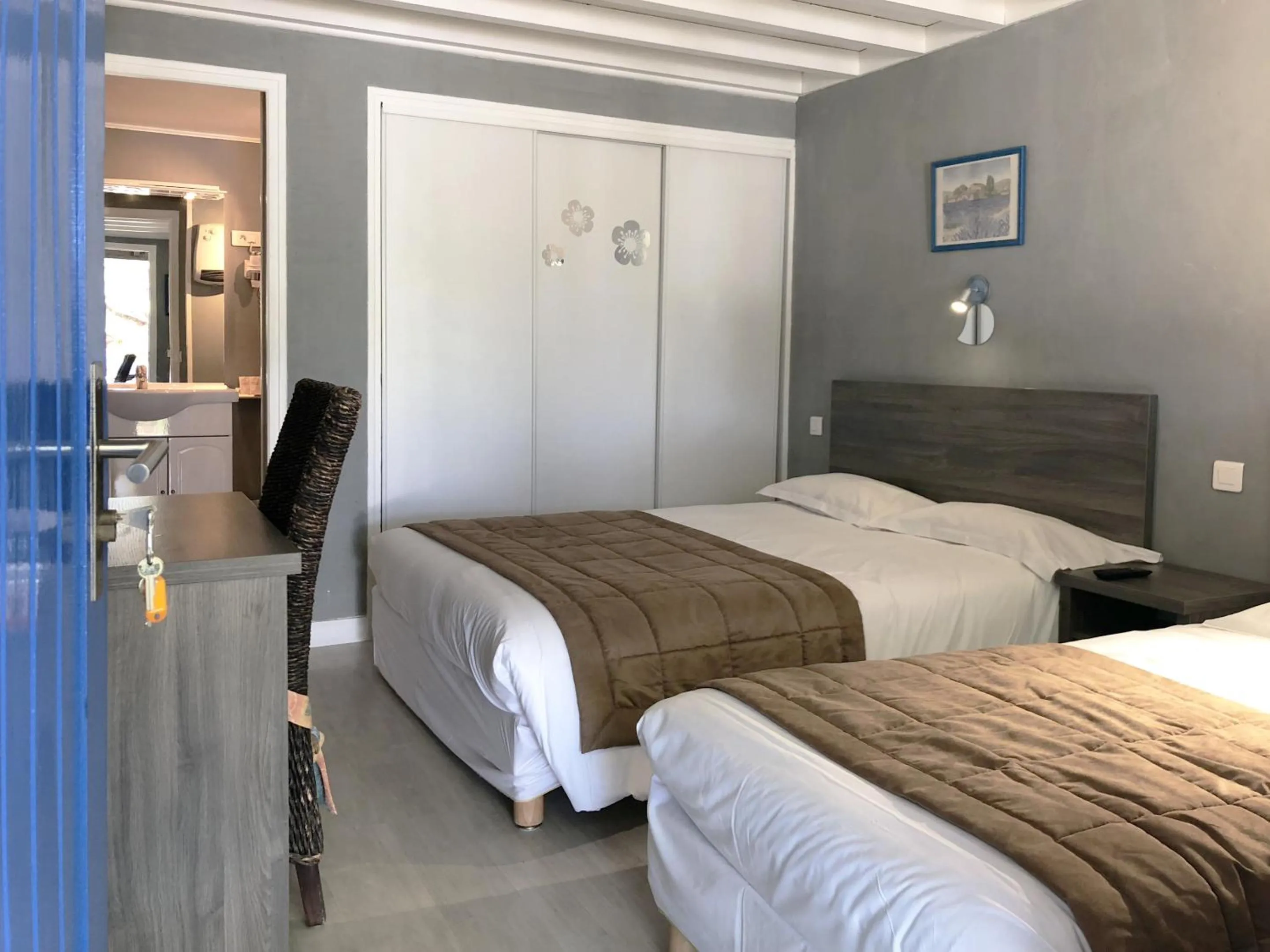 Bedroom, Bed in Hotel Des 4 Vents "Esprit Camargue" Parking Privé securisé