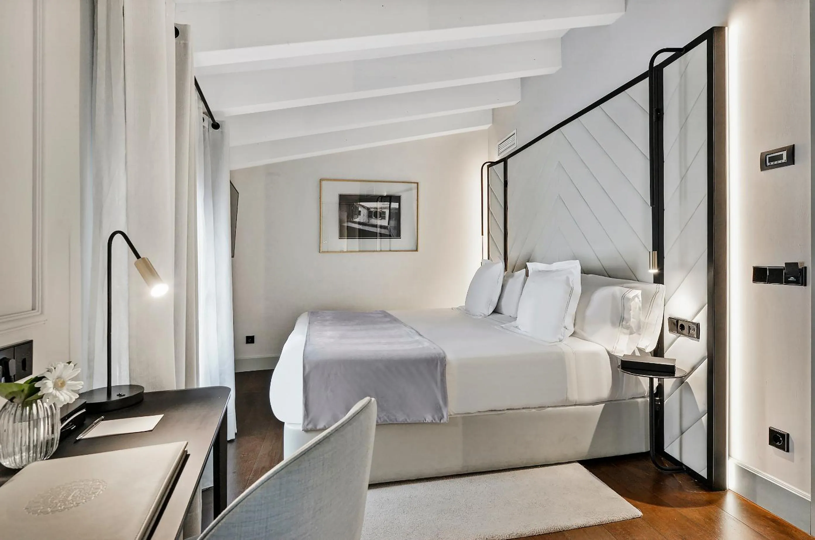 Photo of the whole room, Bed in Summum Boutique Hotel, member of Meliá Collection