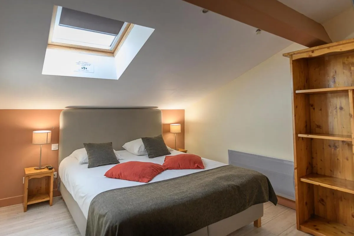 Bedroom, Bed in Logis Hôtel Restaurant Le Castel Fleuri