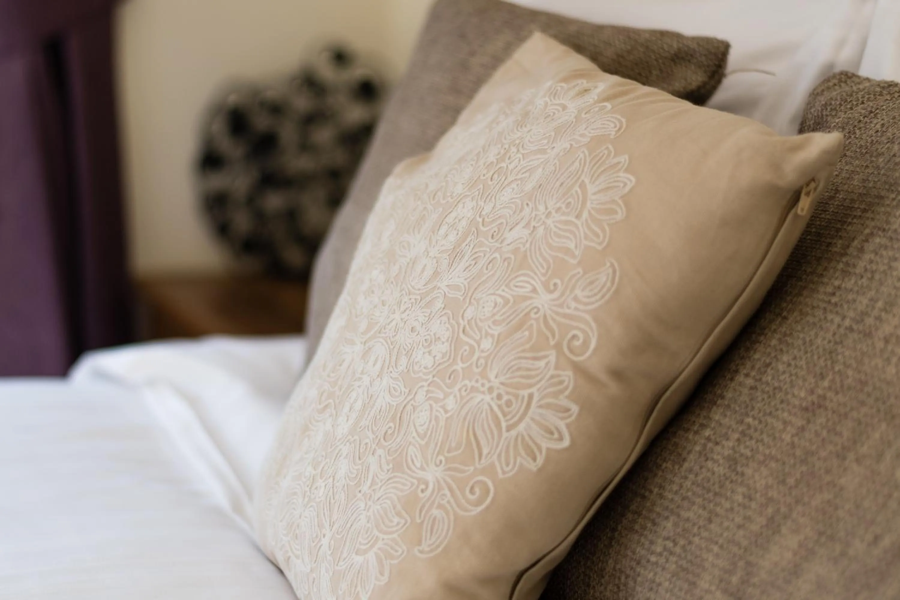 Bed in The Dewdrop Inn