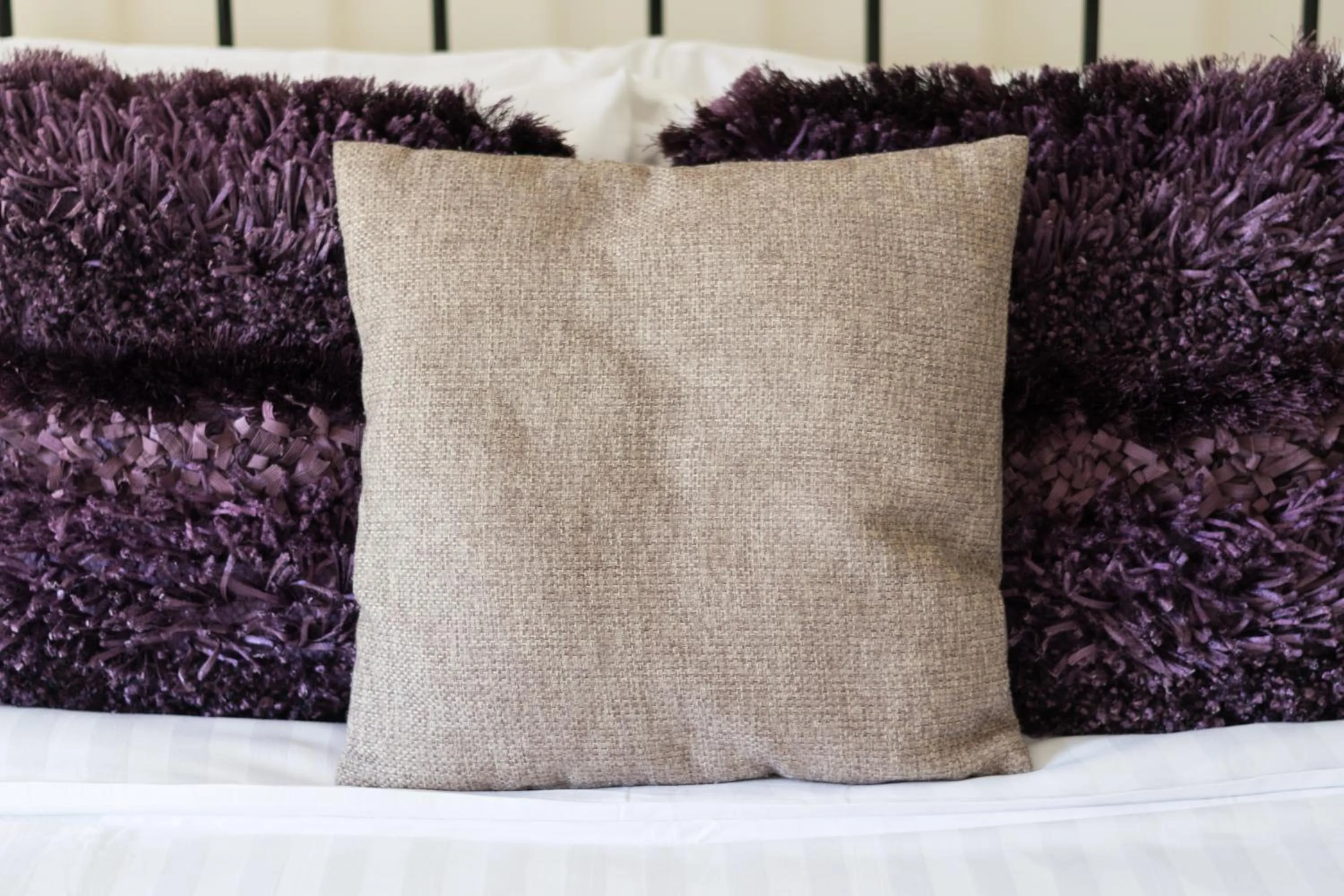 Bed in The Dewdrop Inn