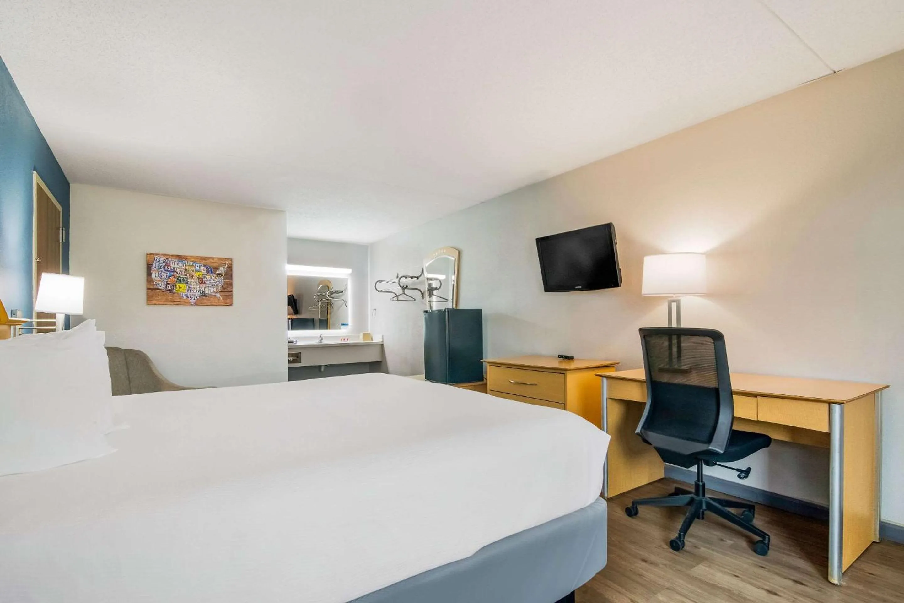 Bed in Econo Lodge Branson Theater District