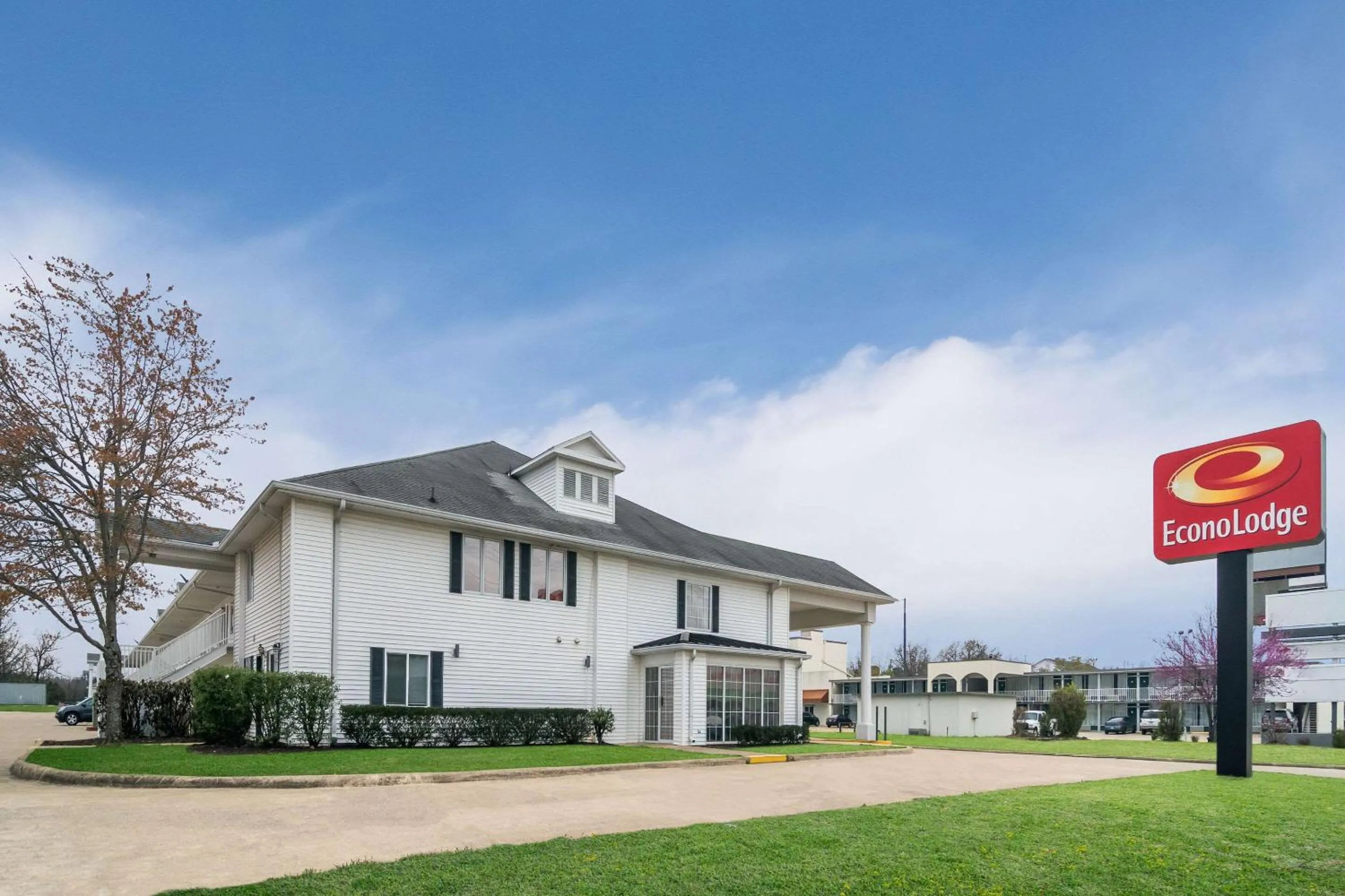 Property building in Econo Lodge Branson Theater District