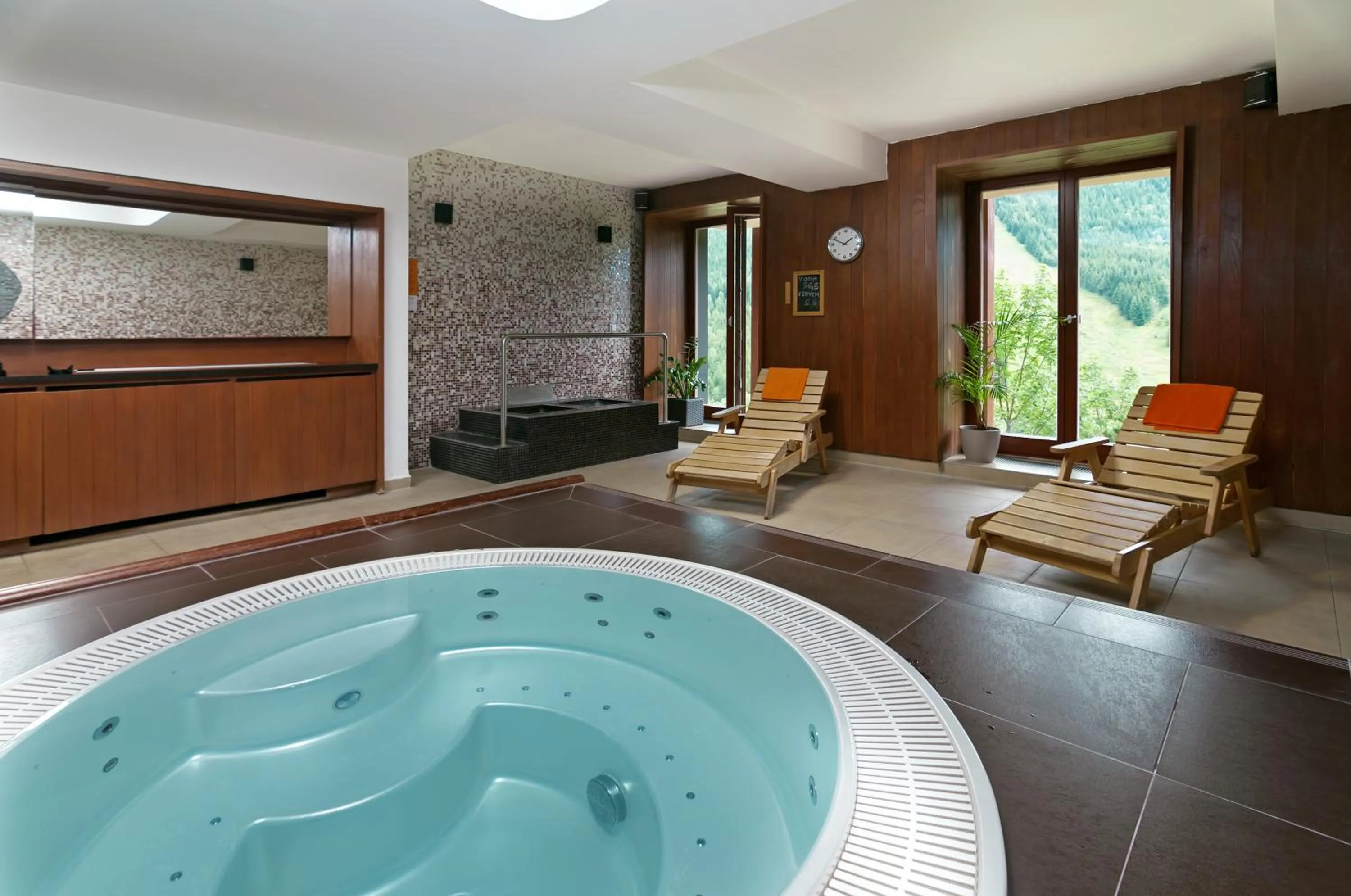 Hot Tub in Hotel Adam