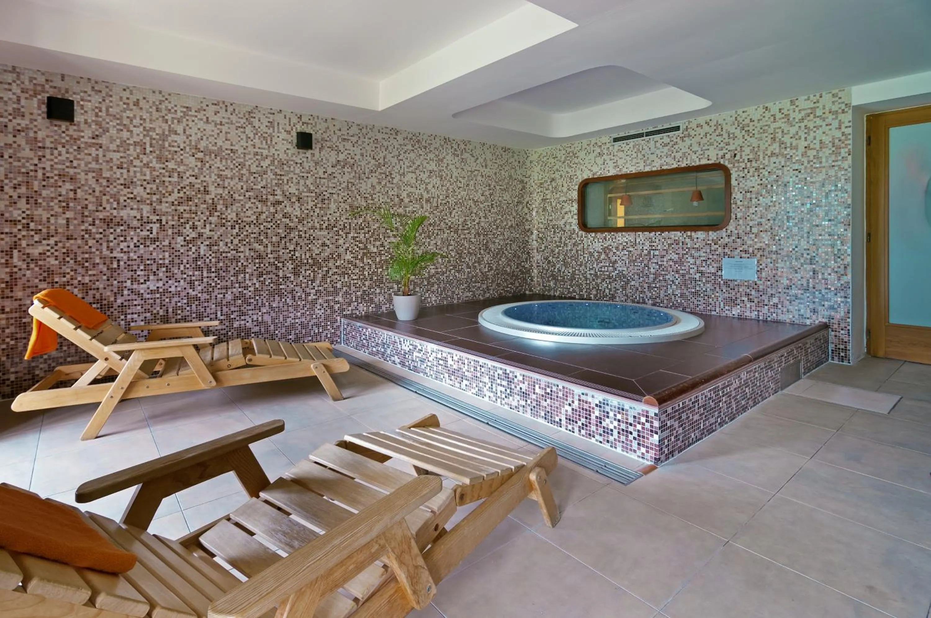 Hot Tub in Hotel Adam