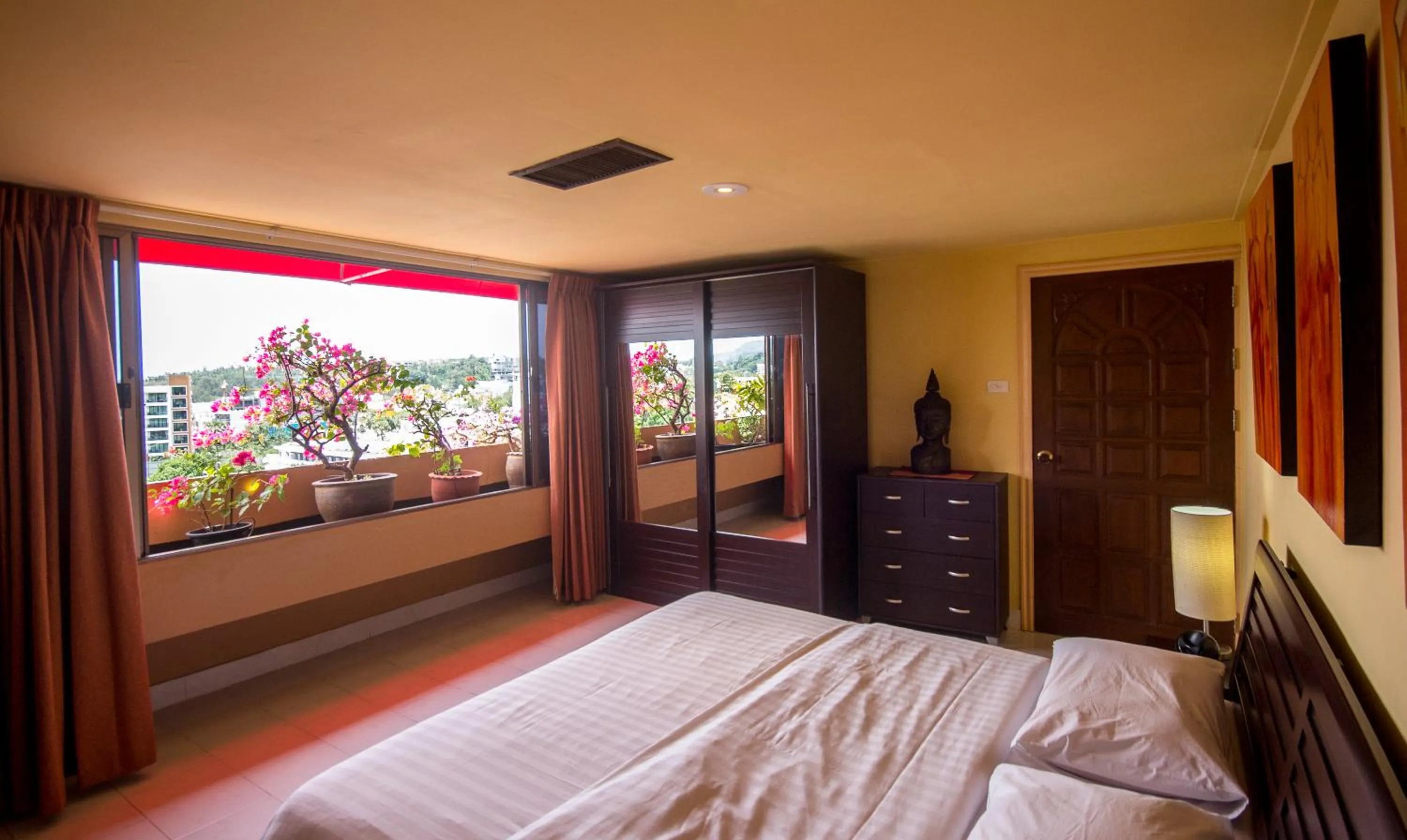 Bed in Bougainvillea Terrace House