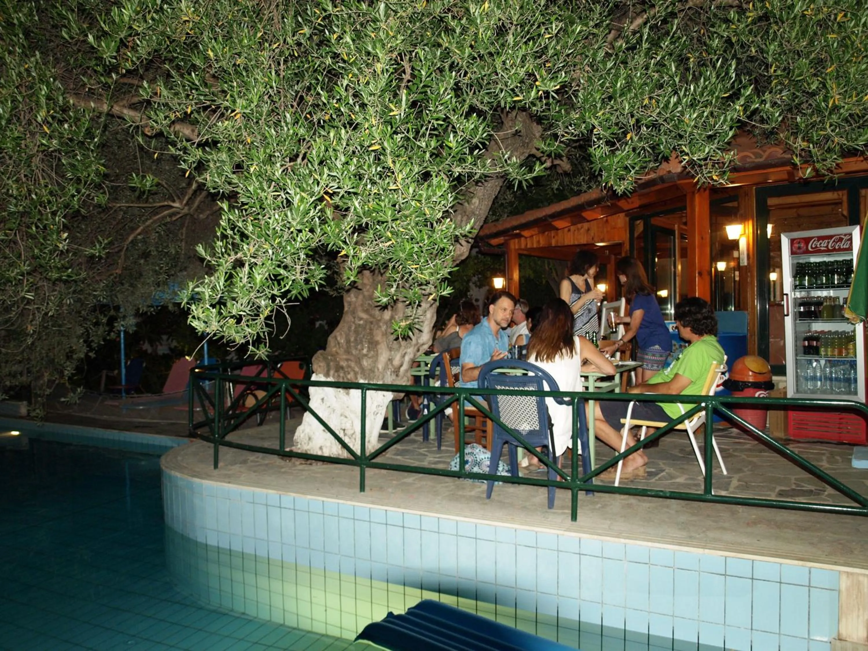 Restaurant/places to eat in Kastro Studios Apartments