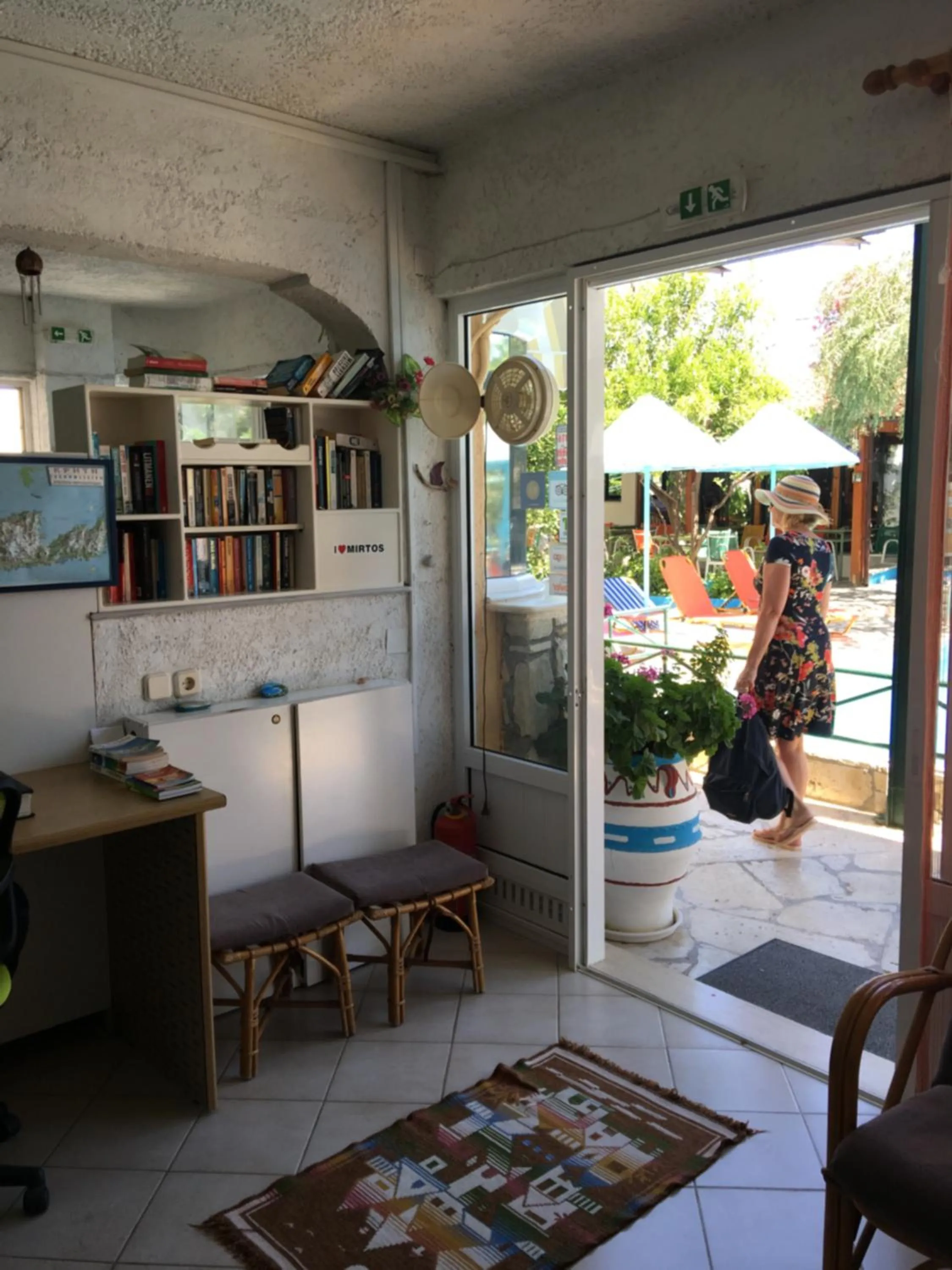 Library in Kastro Studios Apartments