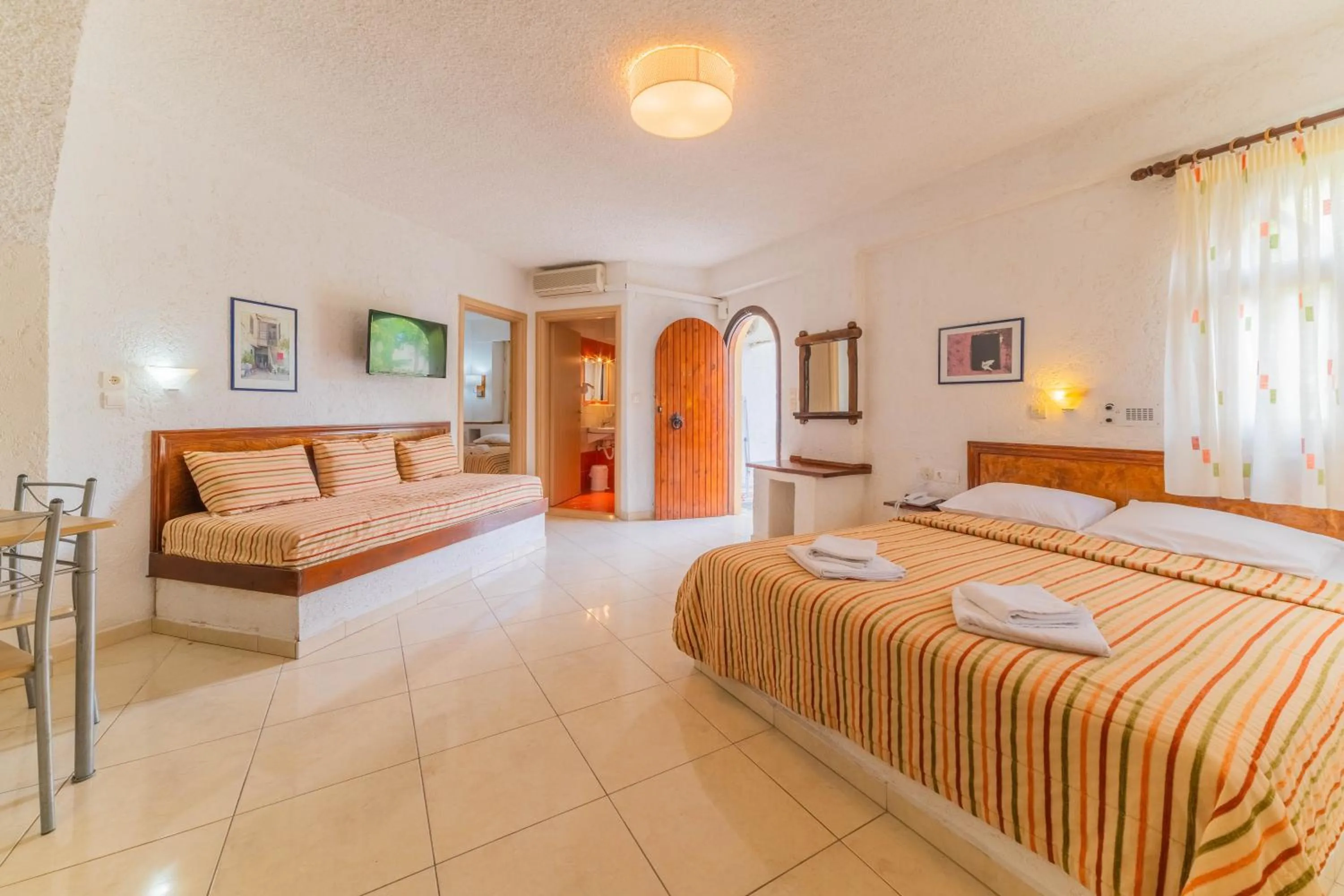 Photo of the whole room, Bed in Kastro Studios Apartments