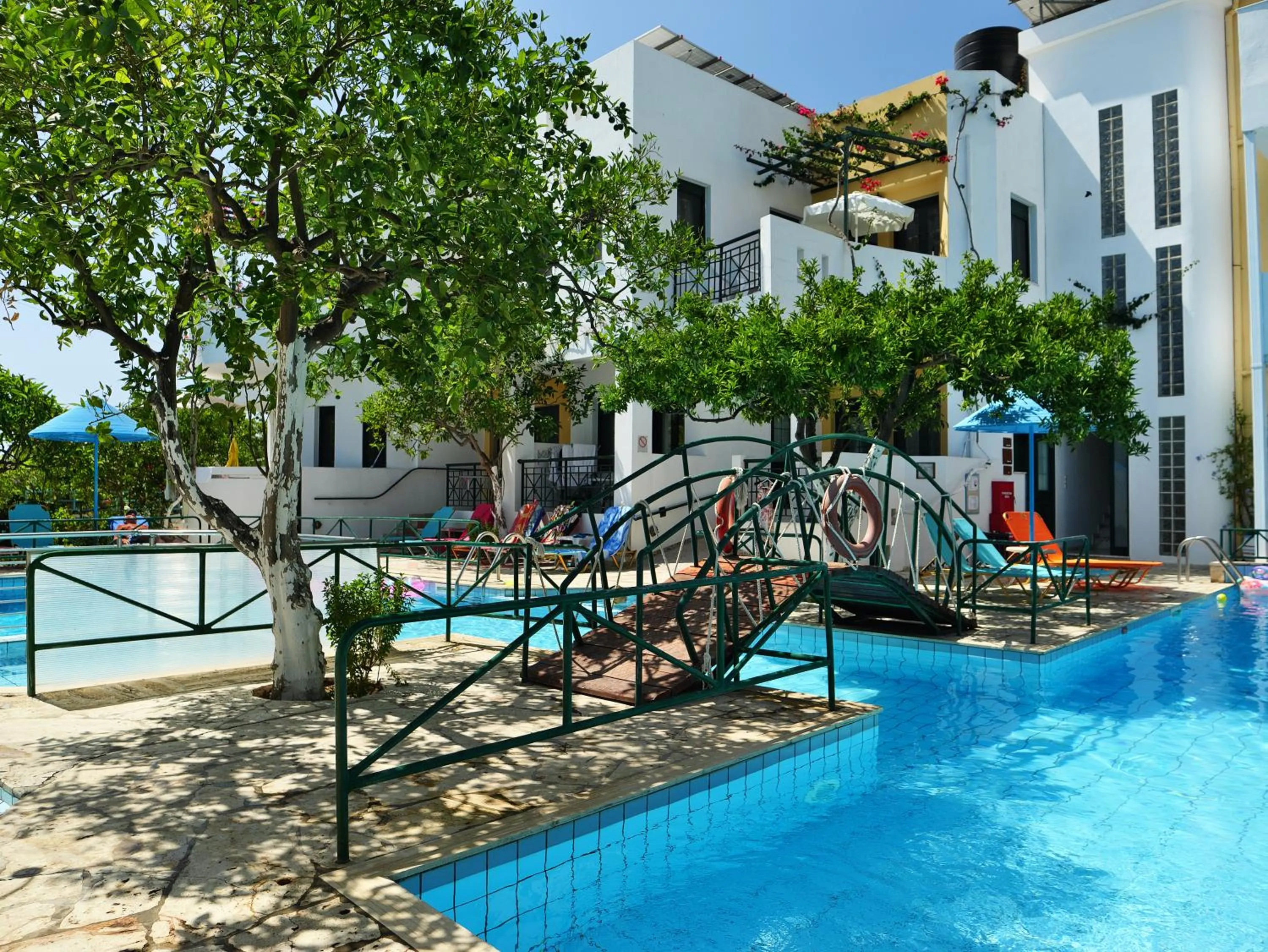 Swimming pool in Kastro Studios Apartments