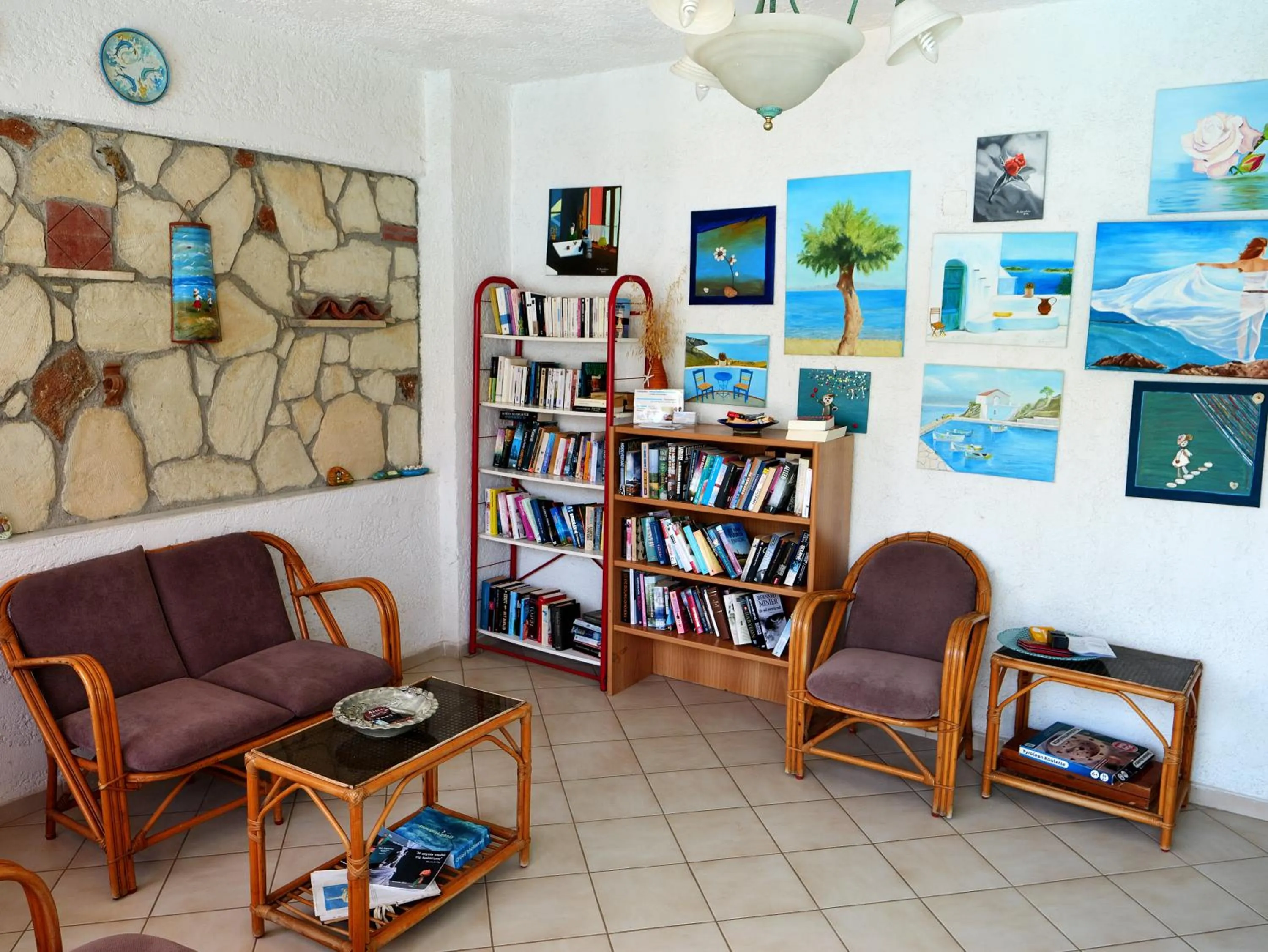 Library in Kastro Studios Apartments