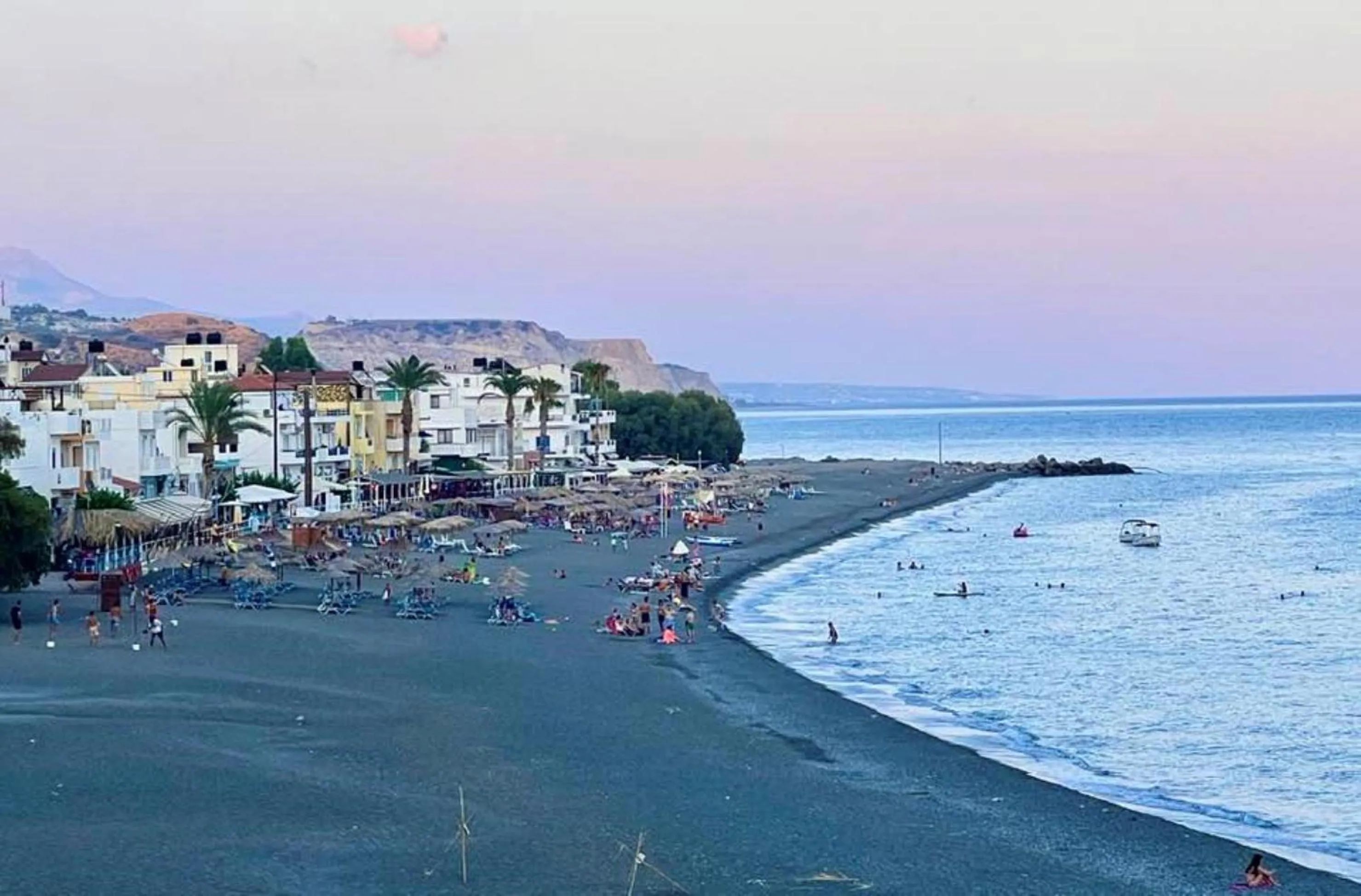 Beach in Kastro Studios Apartments