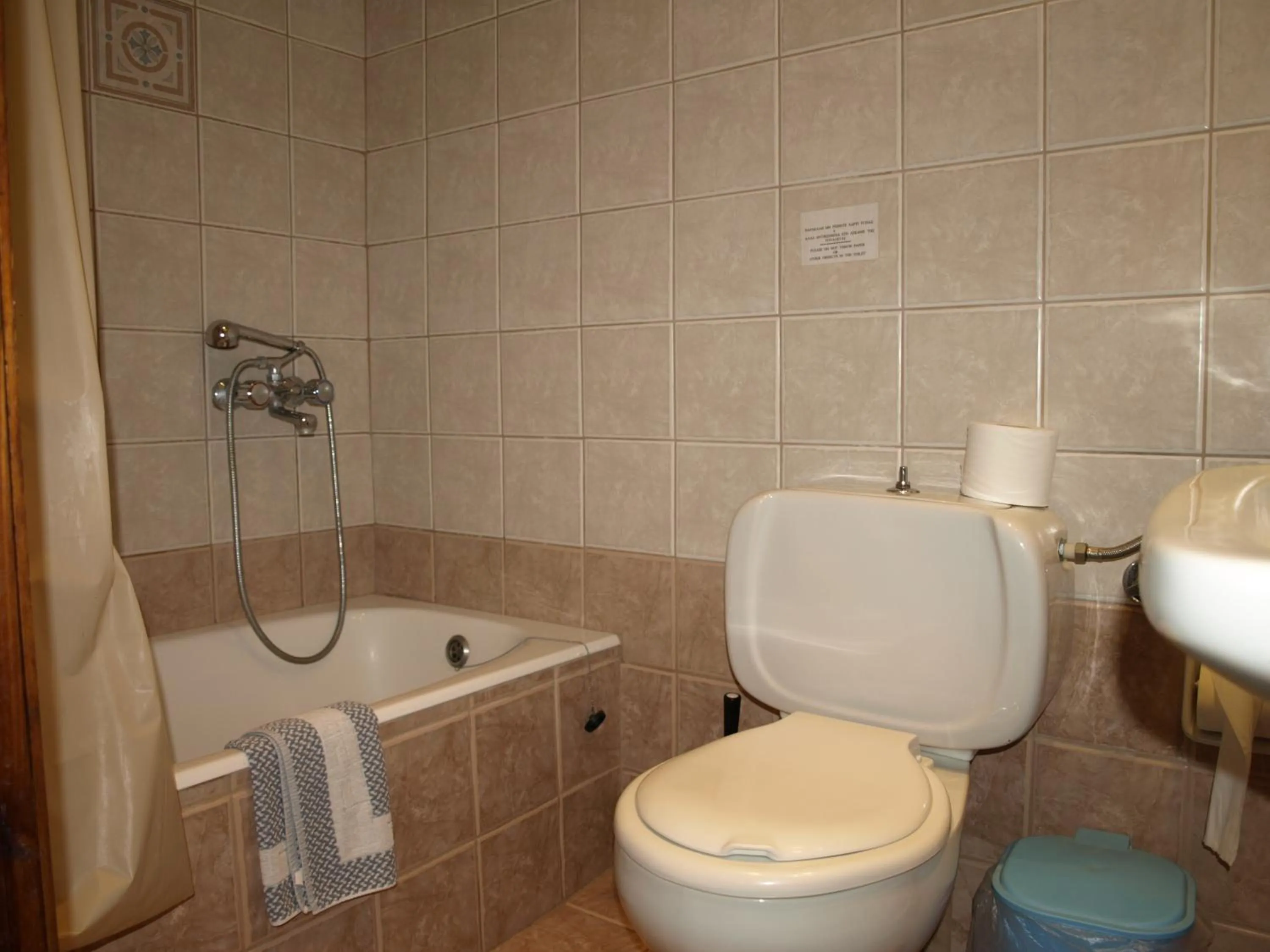 Bathroom in Kastro Studios Apartments