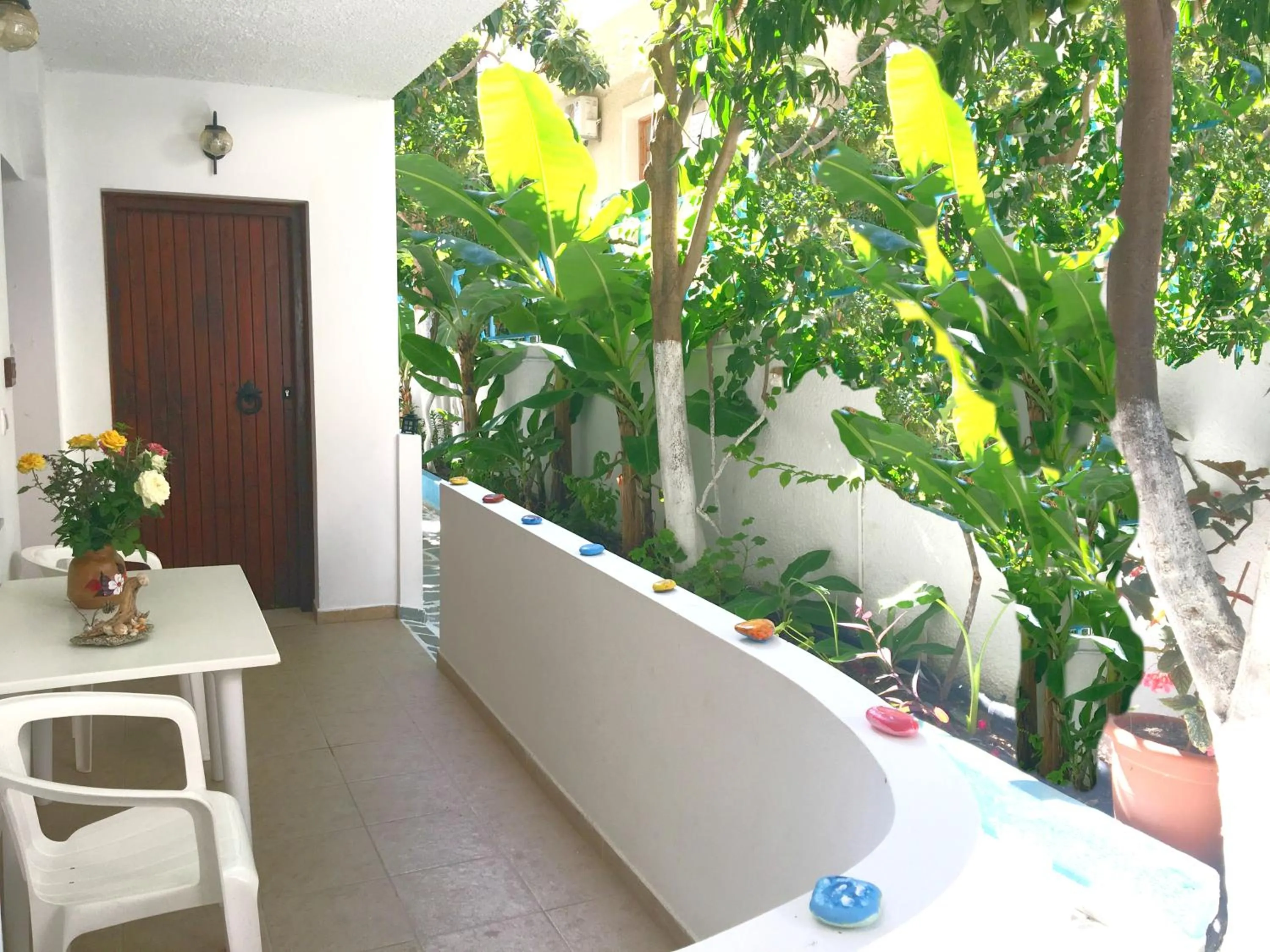 Garden in Kastro Studios Apartments