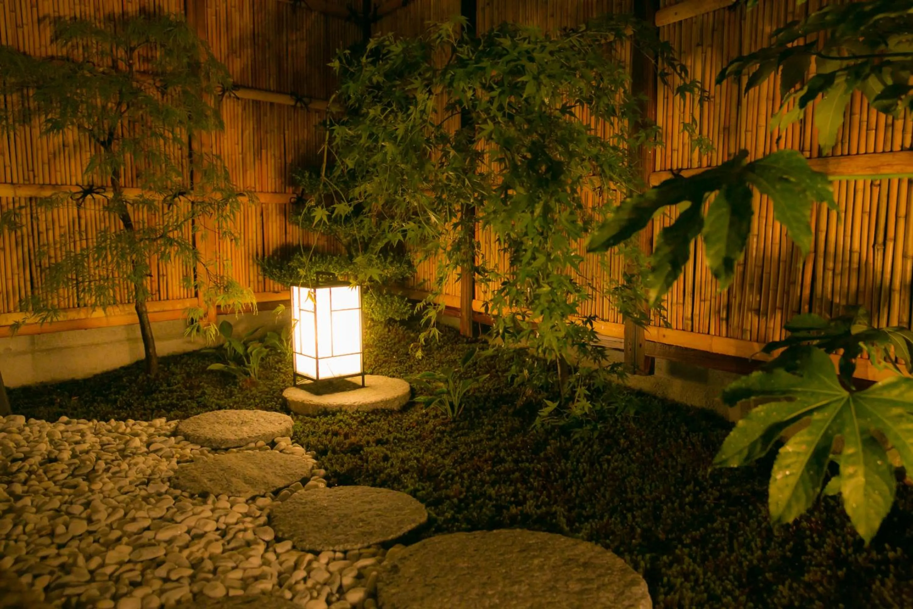 Garden in Hosta Umekoji Miyabi