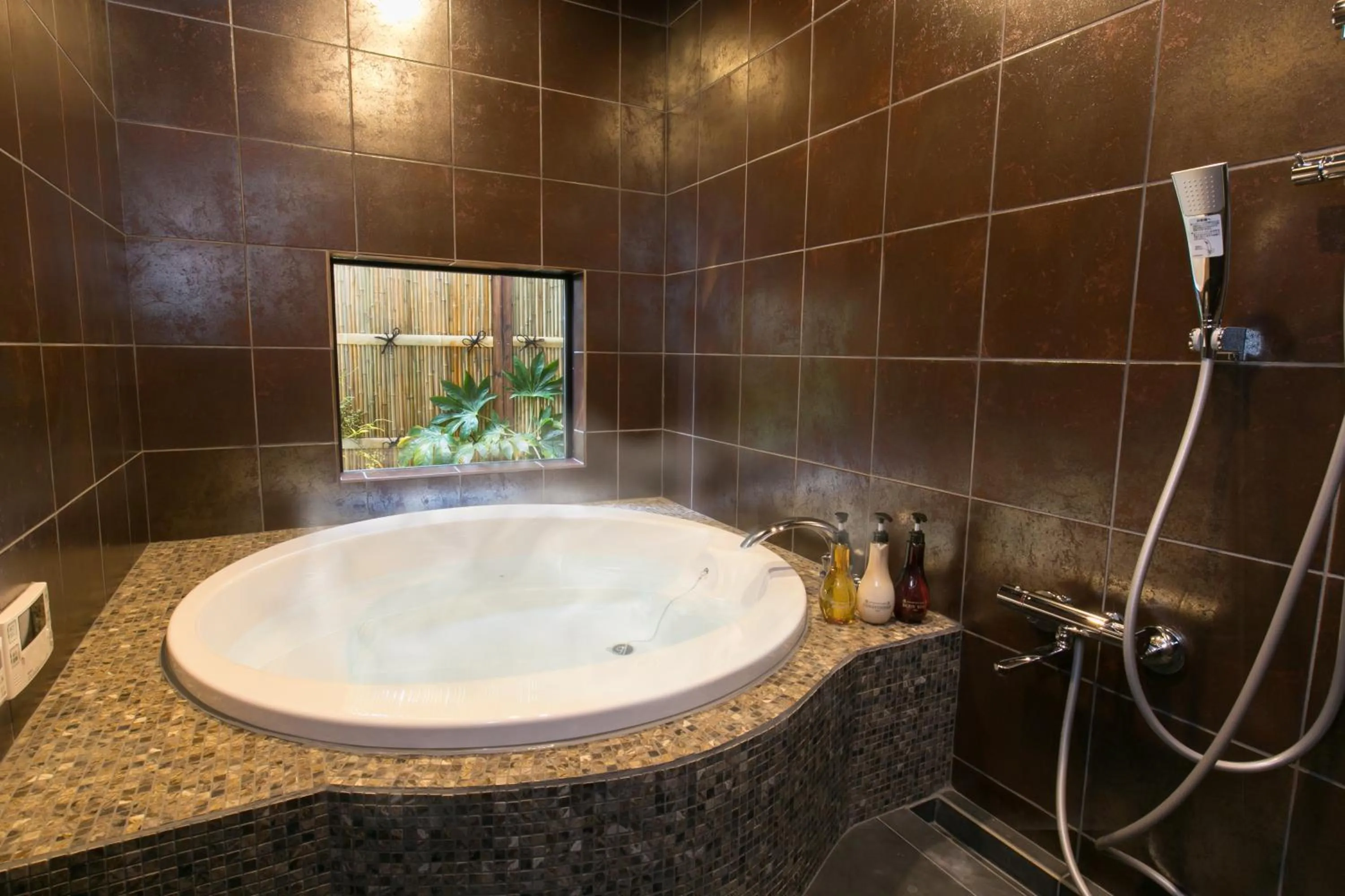 Hot Tub in Hosta Umekoji Miyabi