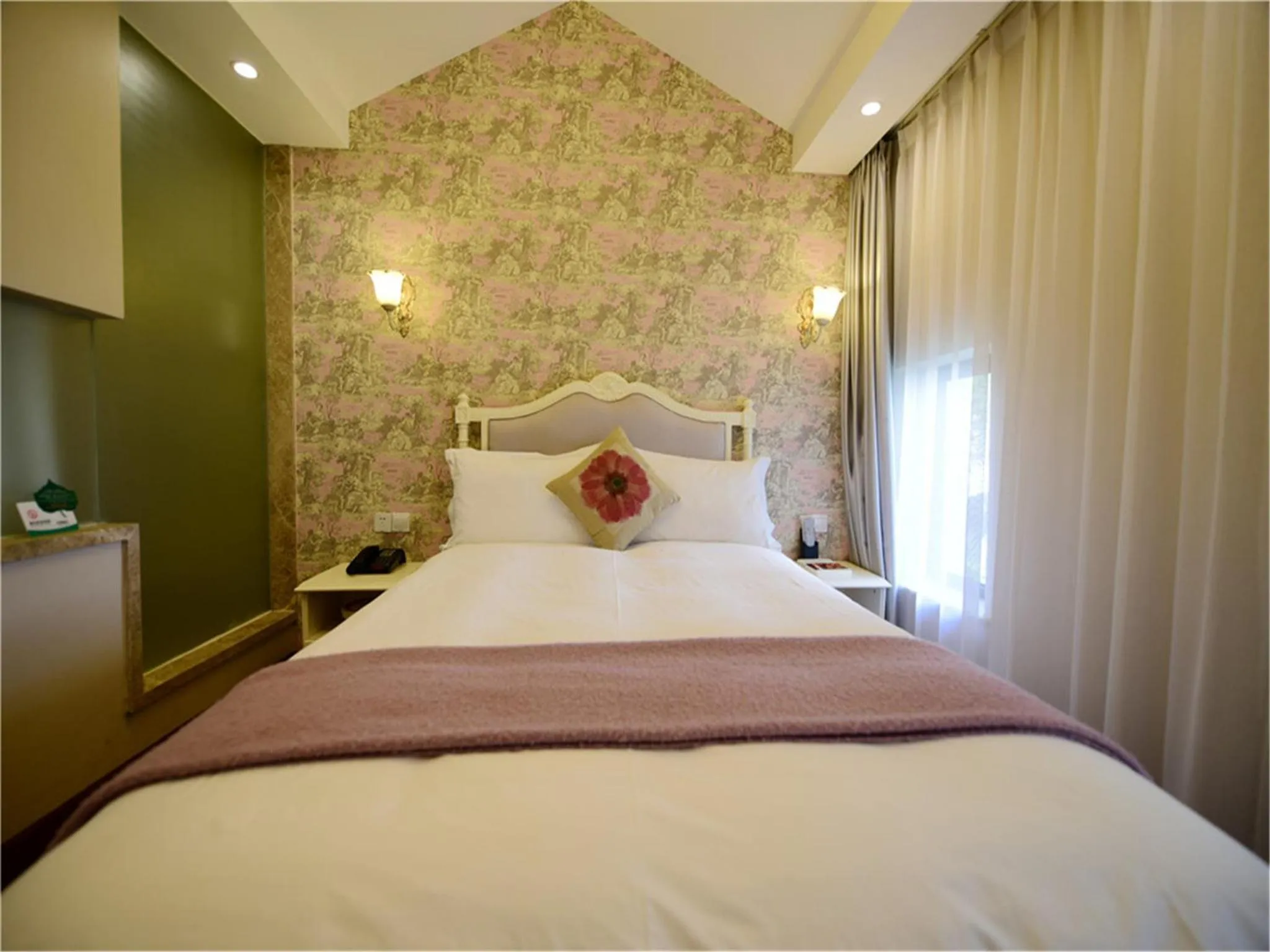Bed in Soho Garden Hotel (Shanghai Huaihai Rd. Flagship)