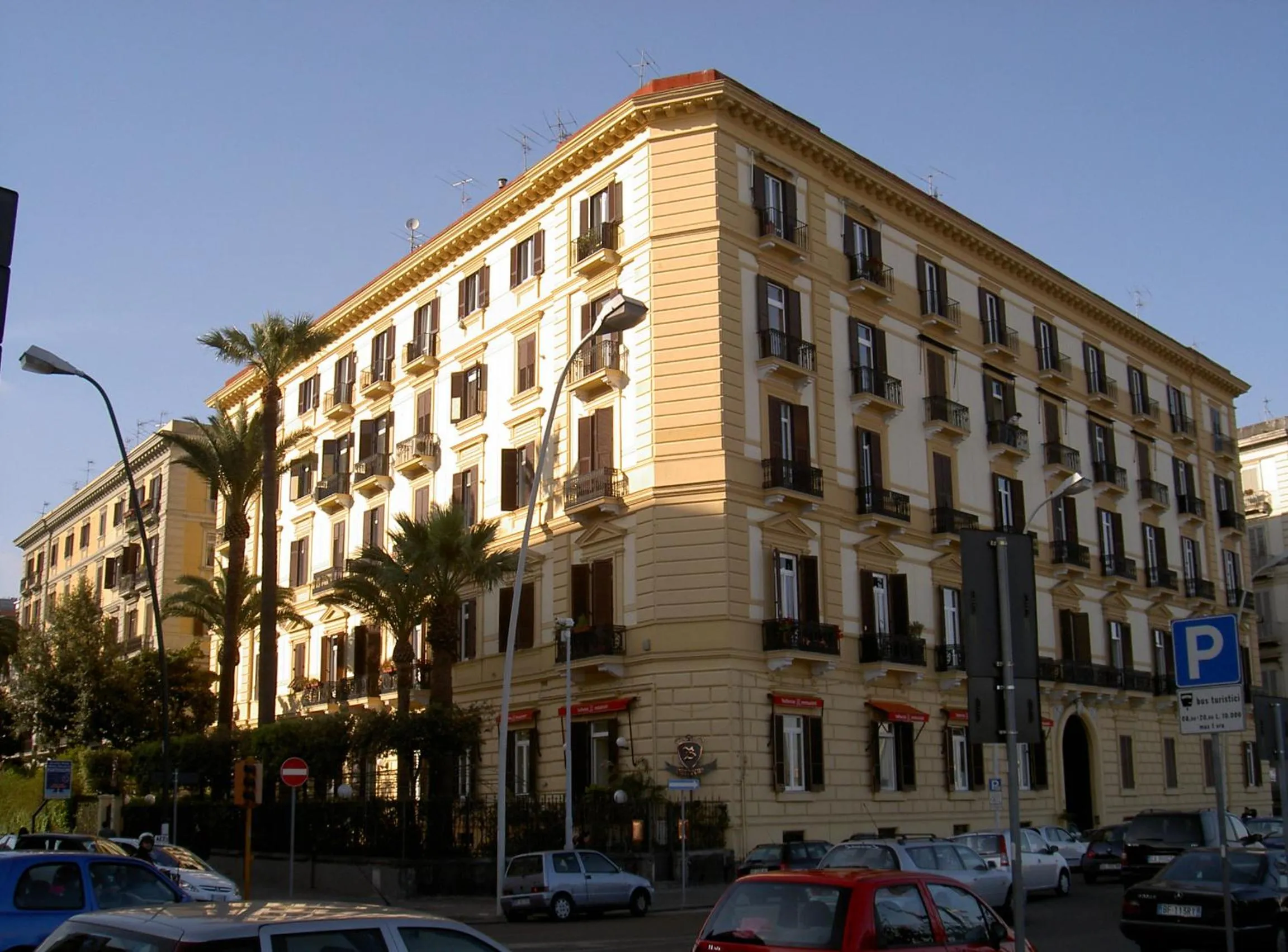 Property building in Caracciolo 10