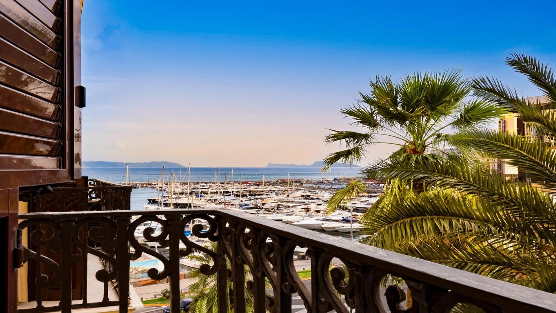 Sea view in Caracciolo 10