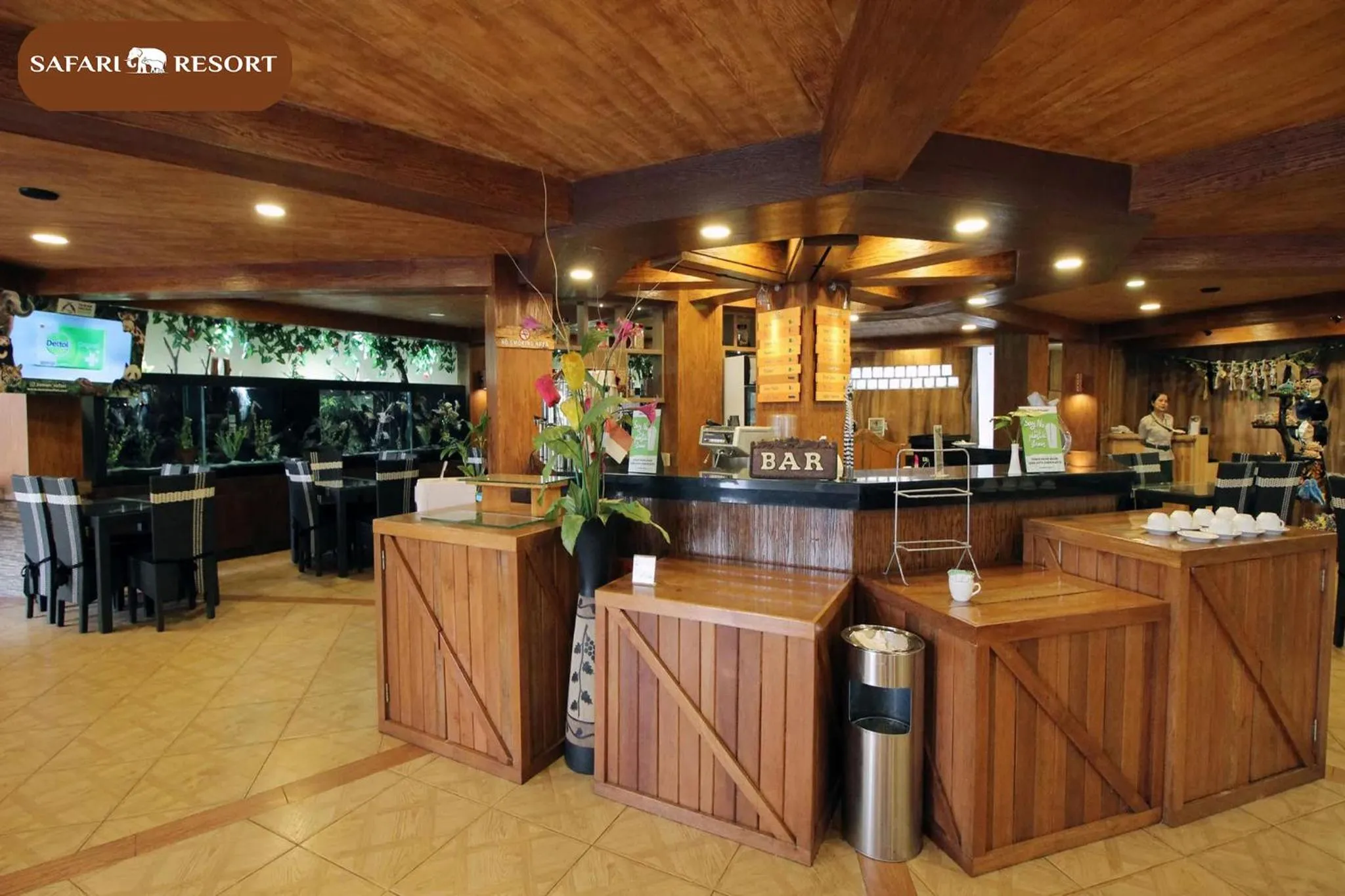 Restaurant/places to eat in Safari Resort