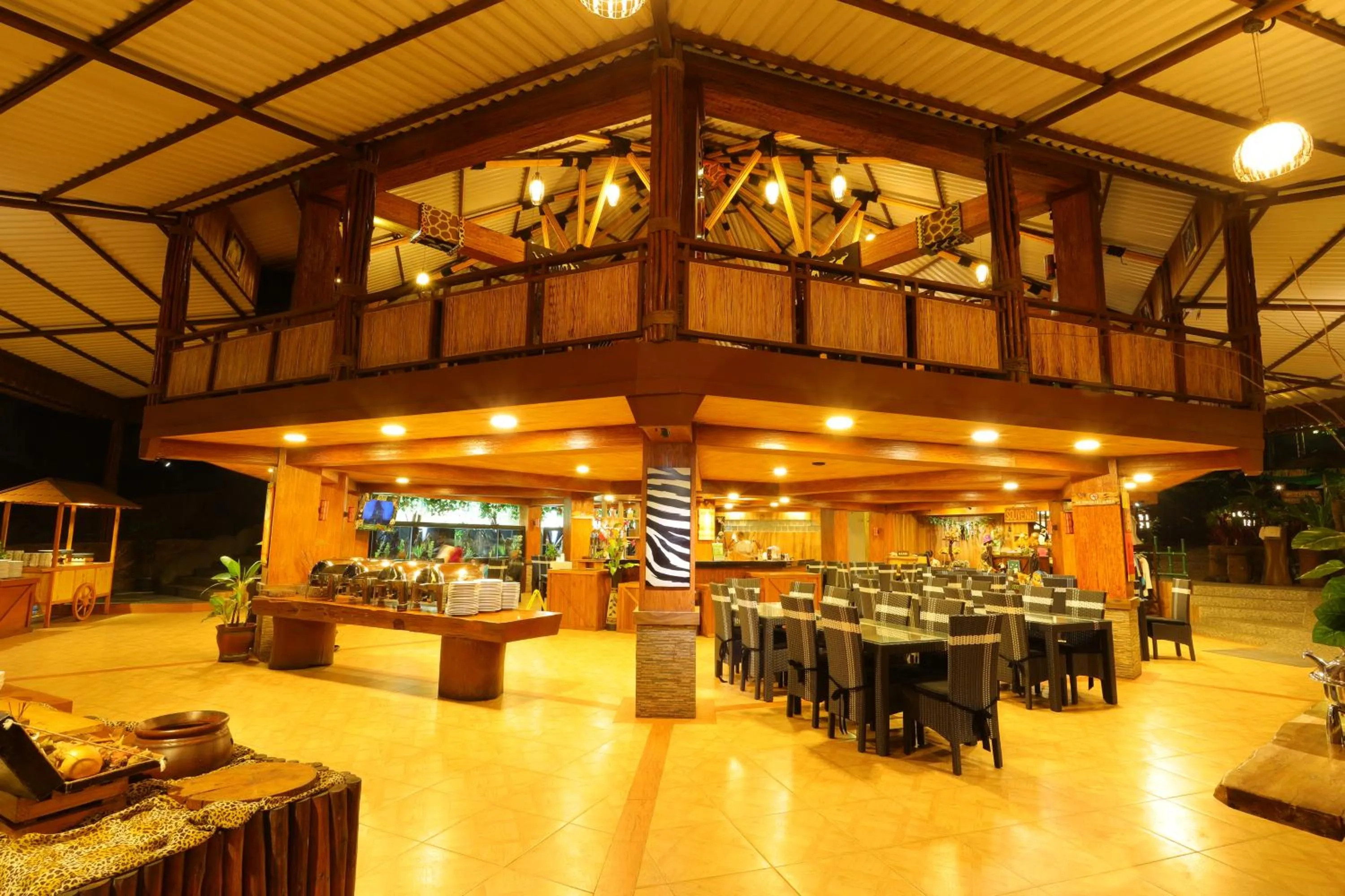 Restaurant/places to eat in Safari Resort