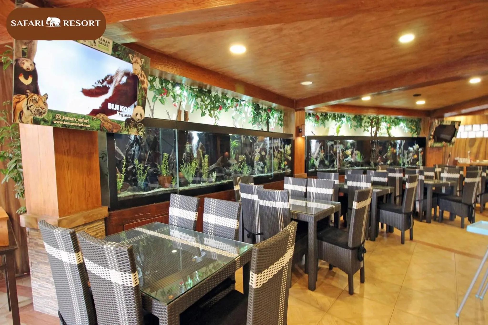 Restaurant/places to eat in Safari Resort