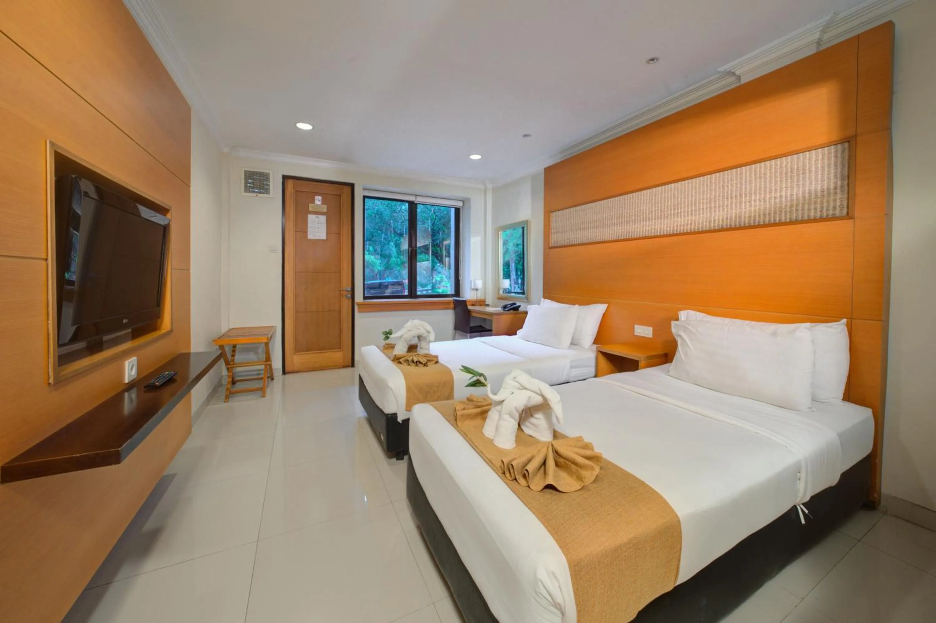 Bedroom, Bed in Safari Resort