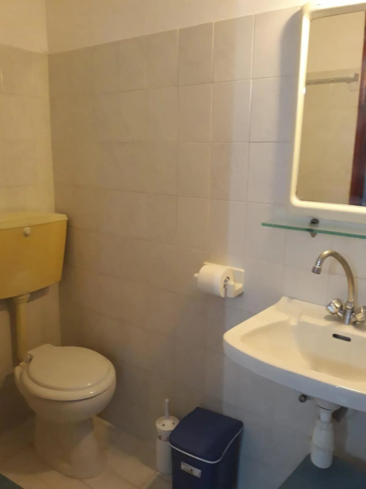 Toilet in Andavis Hotel