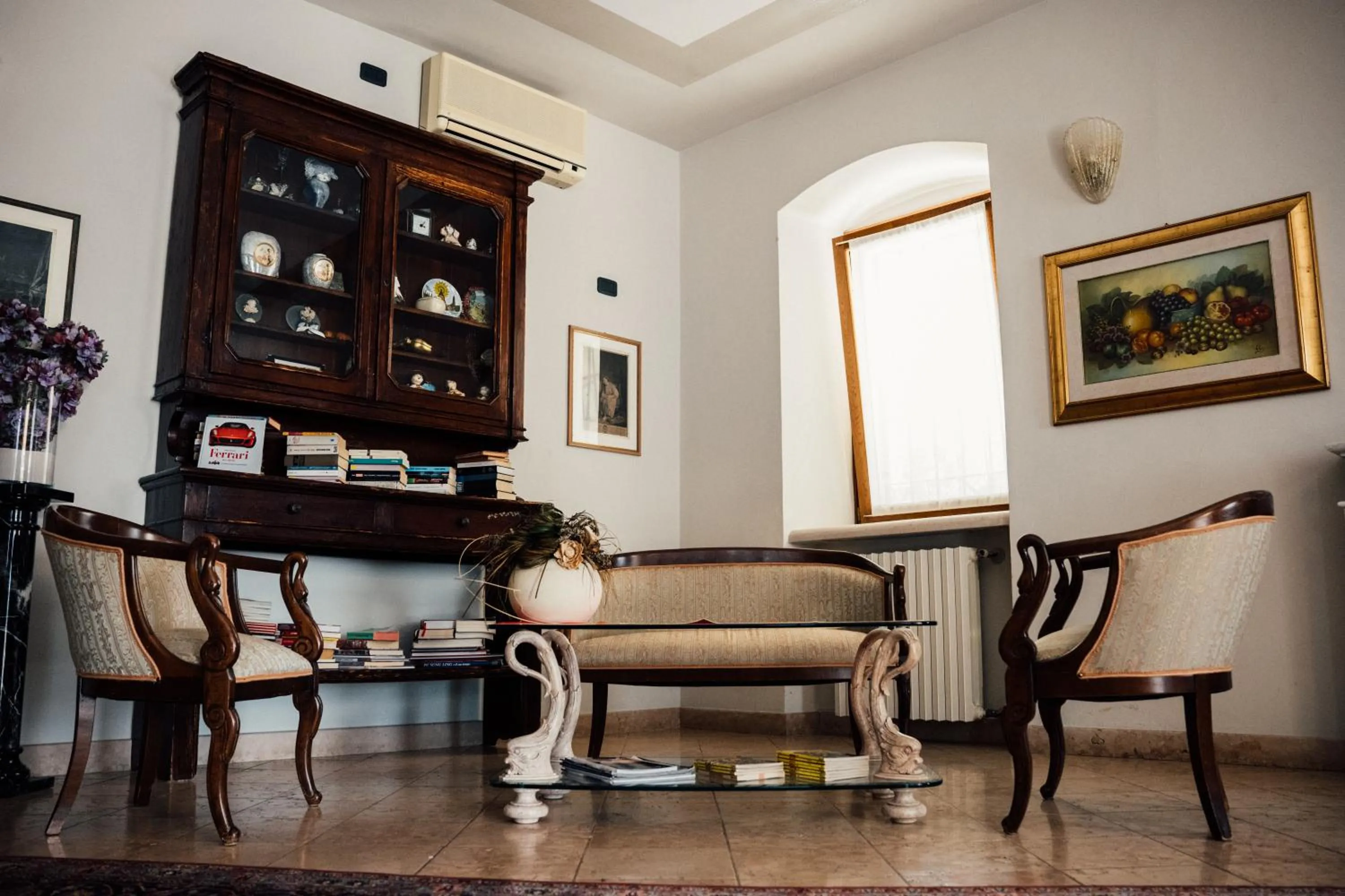 Library in Albergo La Meridiana