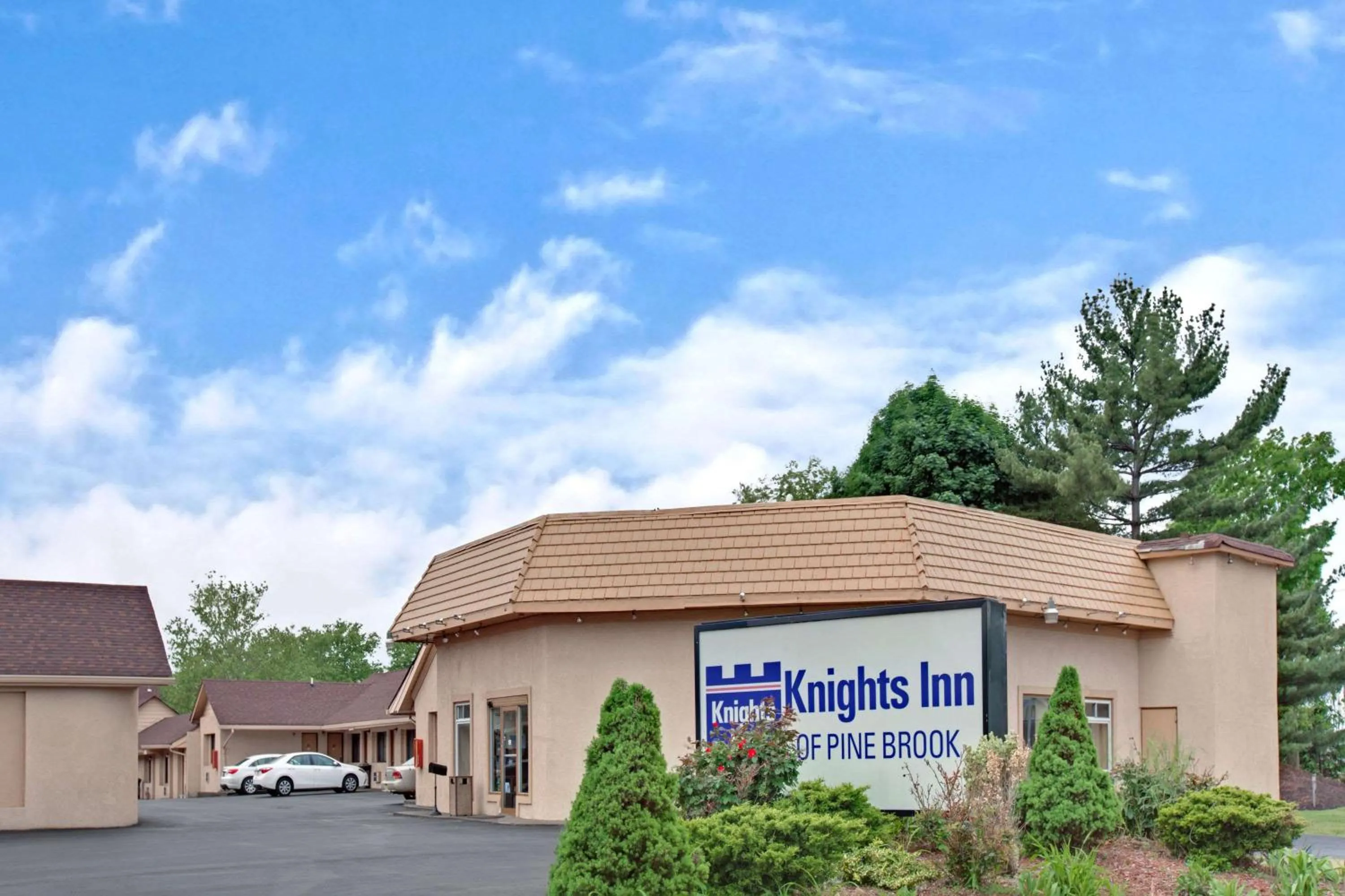 Property Building in Knights Inn Pine Brook