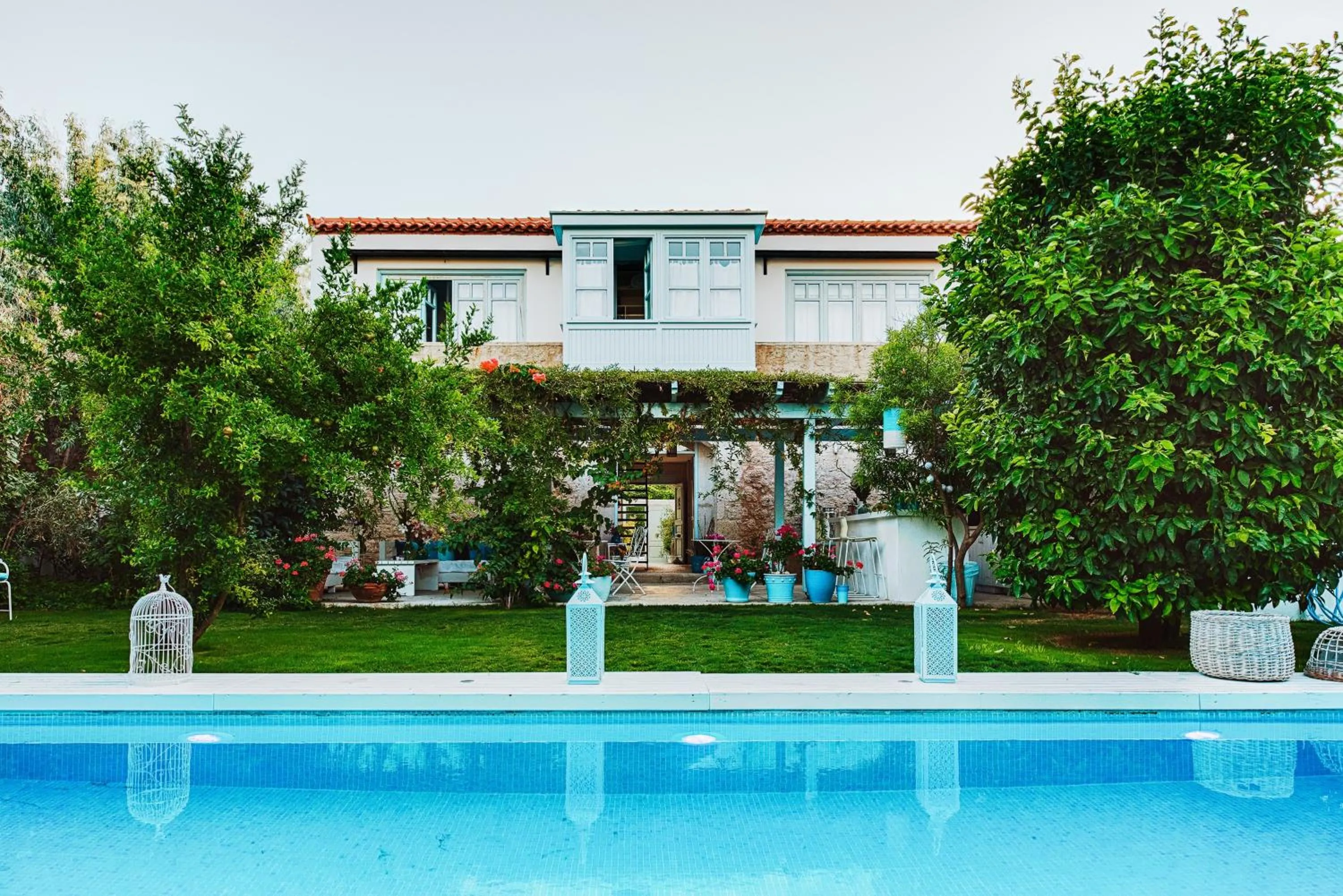 Facade/entrance in Alura Hotel