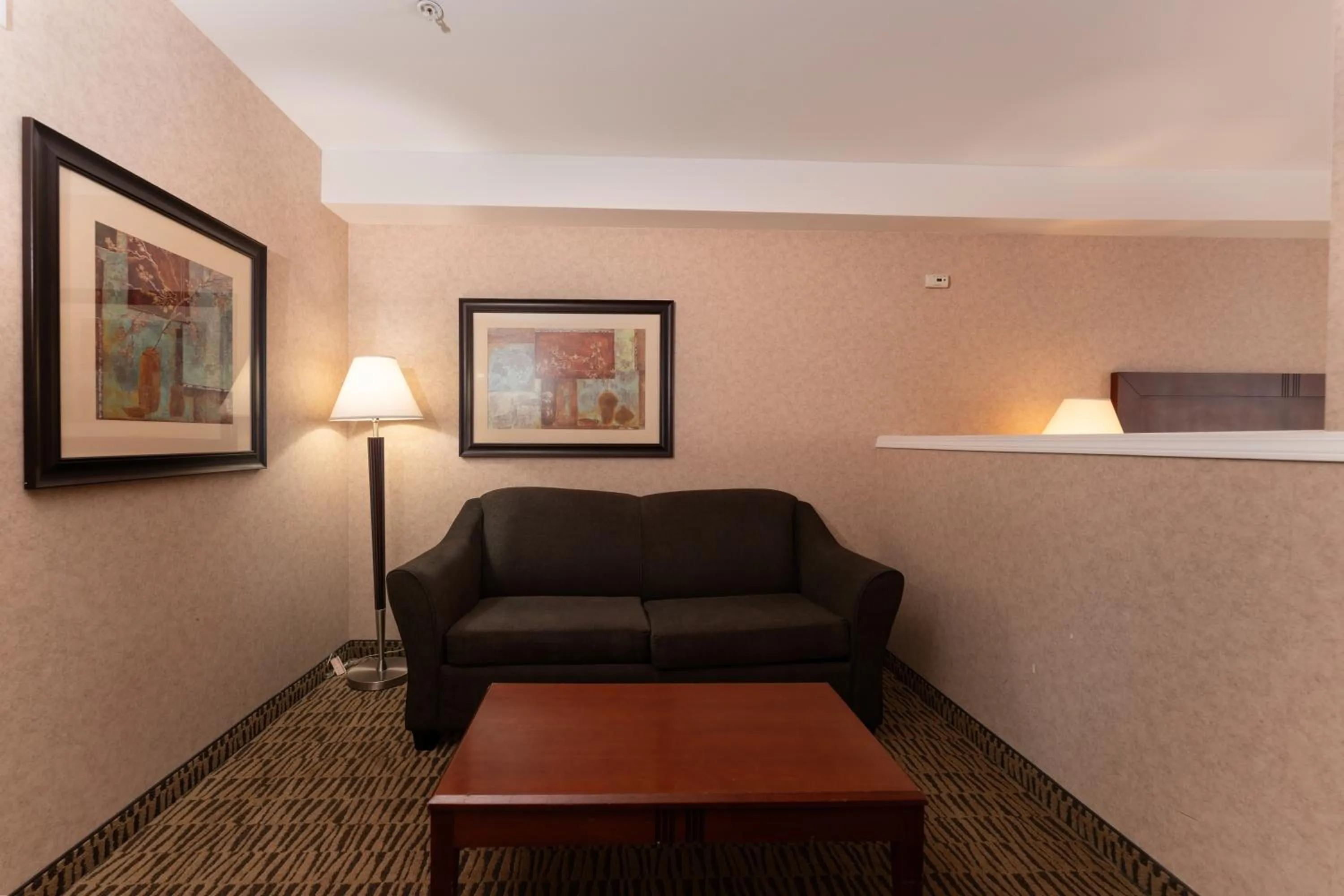 Seating area in Prestige Aberdeen Lodge Kamloops