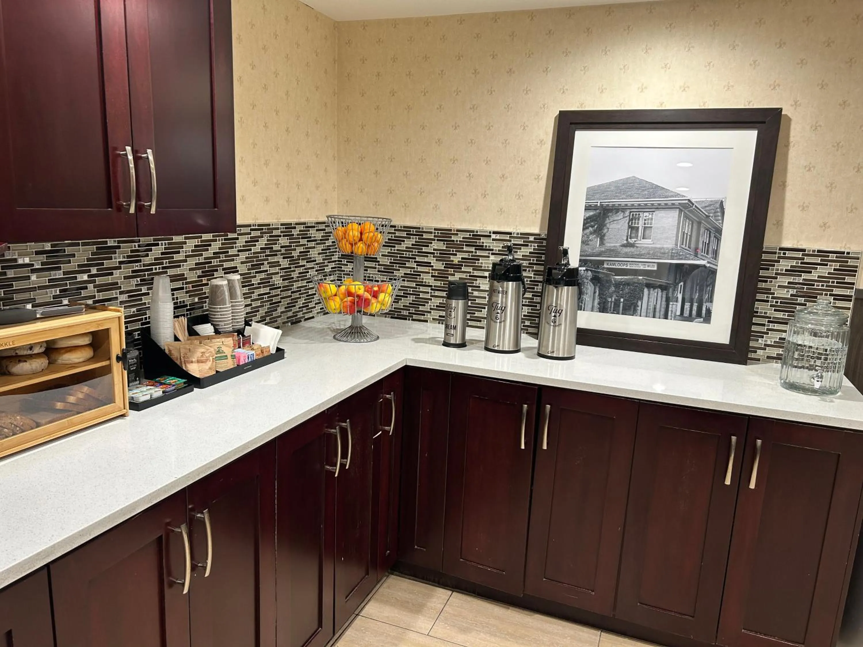 Breakfast in Prestige Aberdeen Lodge Kamloops