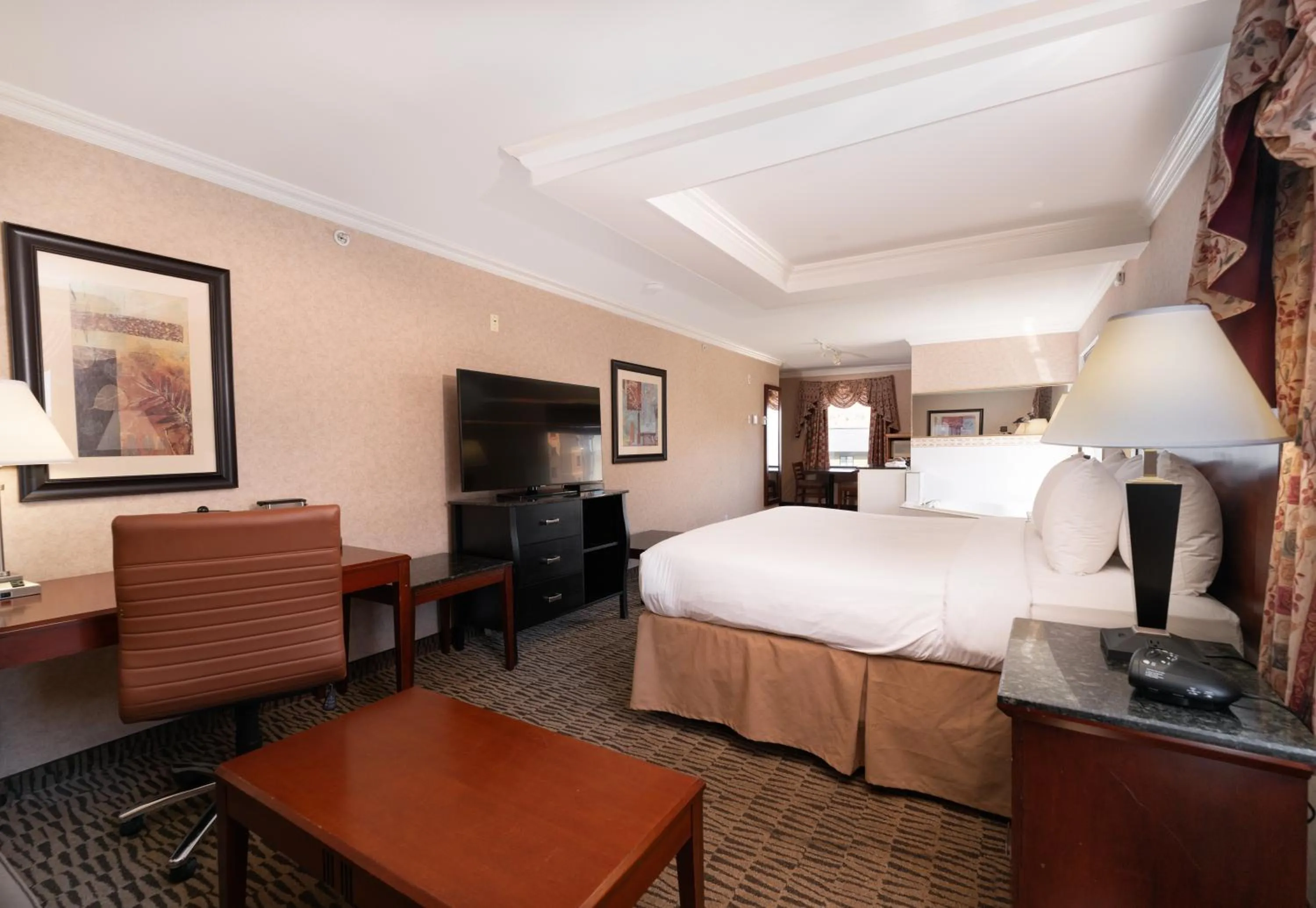 Bed in Prestige Aberdeen Lodge Kamloops