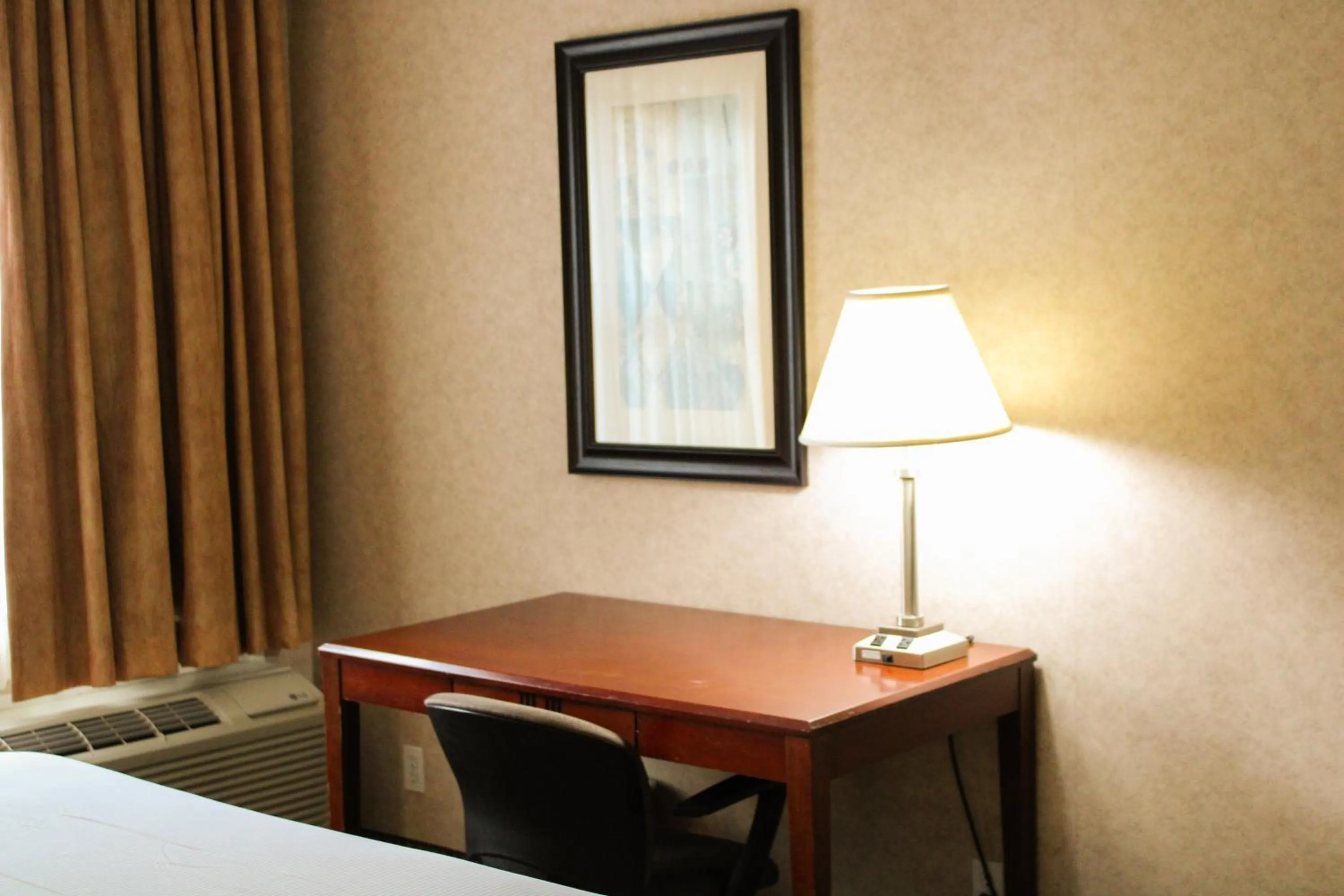 Decorative detail, Bed in Prestige Aberdeen Lodge Kamloops