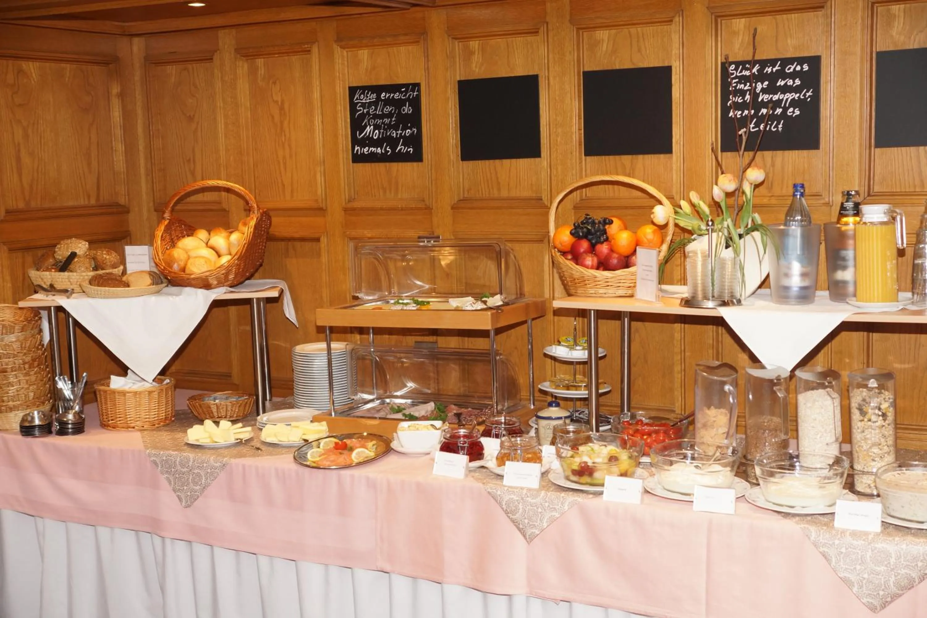 Buffet breakfast in Komforthotel & Restaurant Riemann