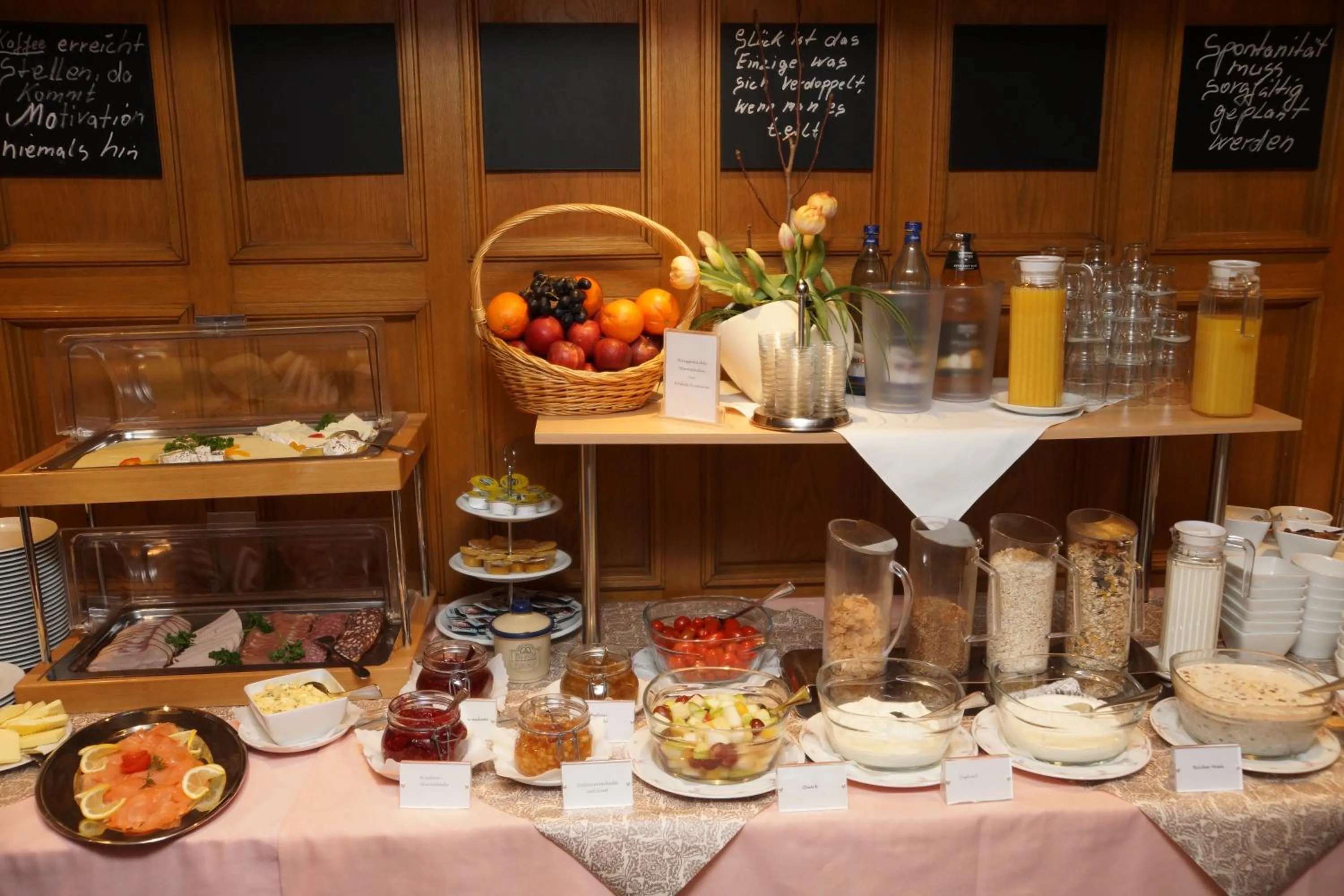 Buffet breakfast in Komforthotel & Restaurant Riemann