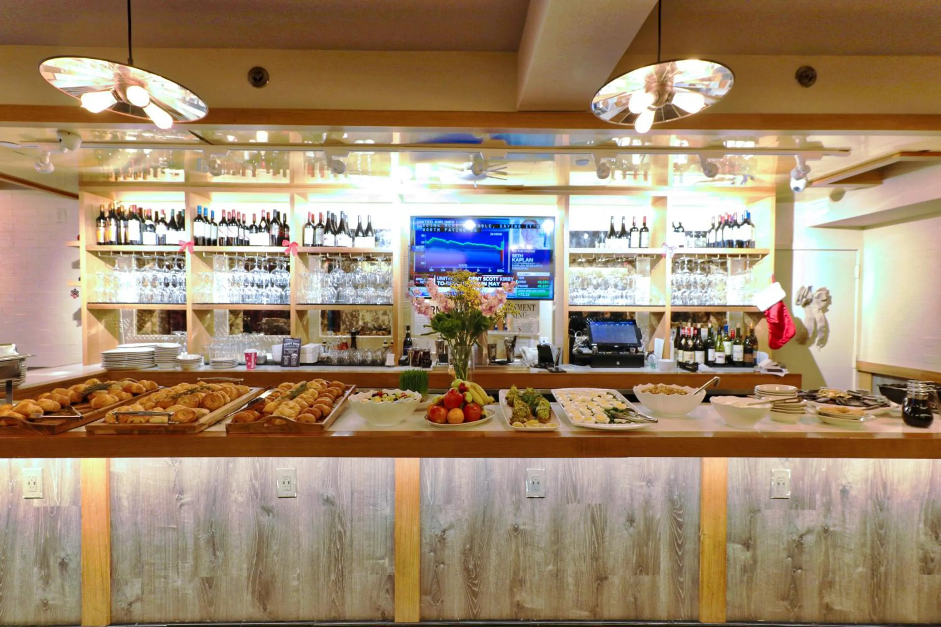 Lounge or bar in The Pearl Hotel