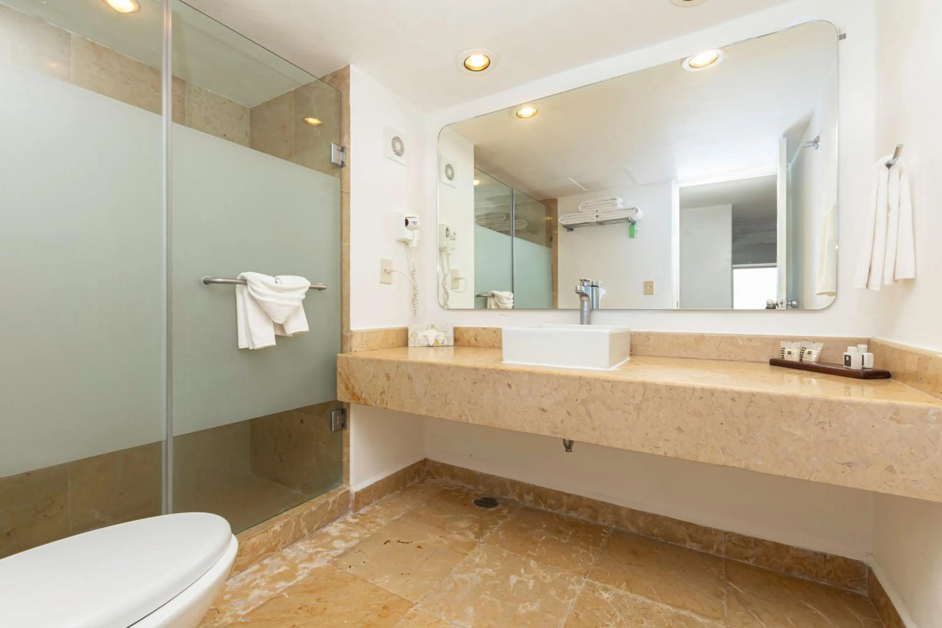 Shower in Tesoro Ixtapa All Inclusive